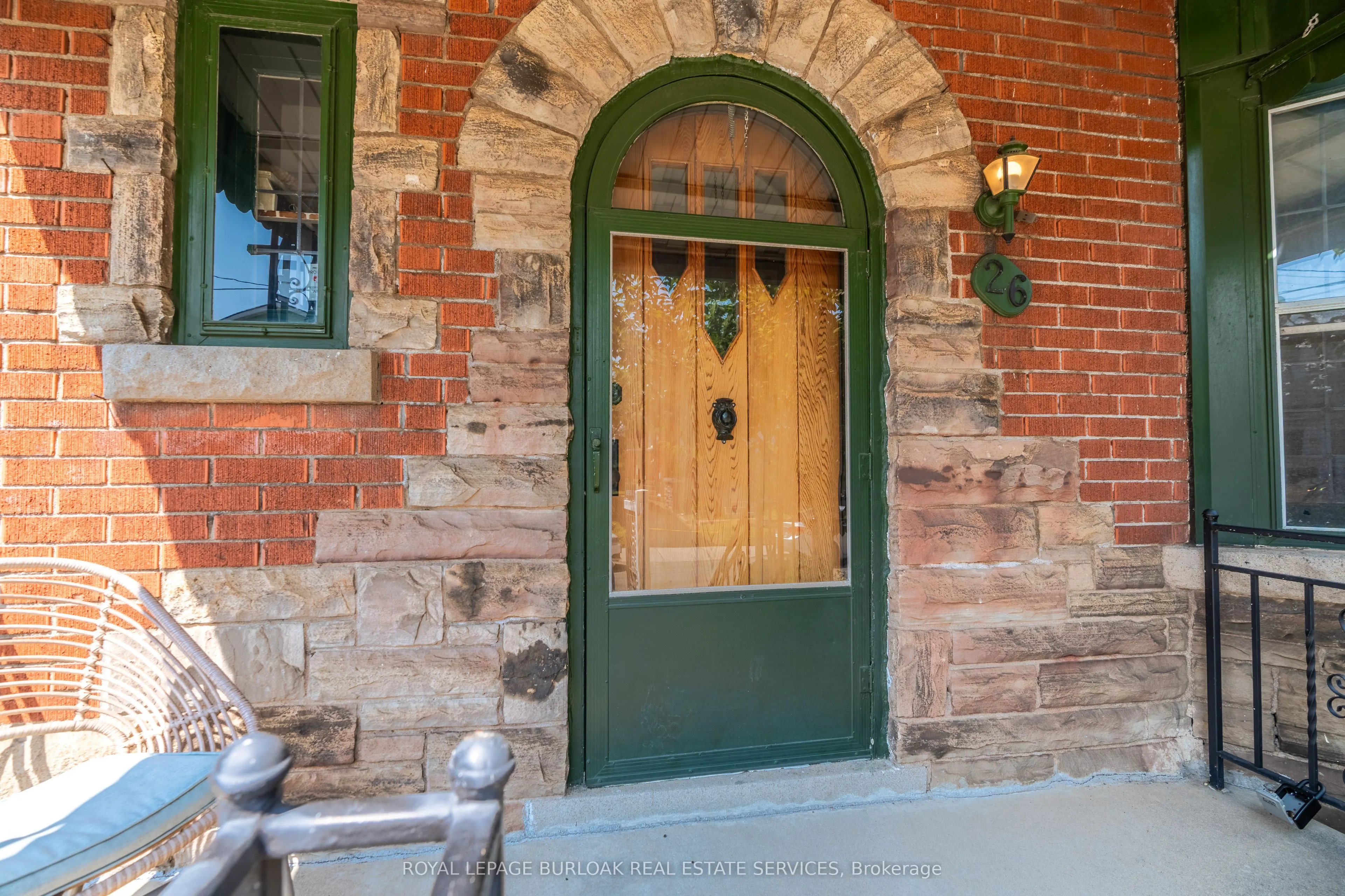 26 Weir Street S