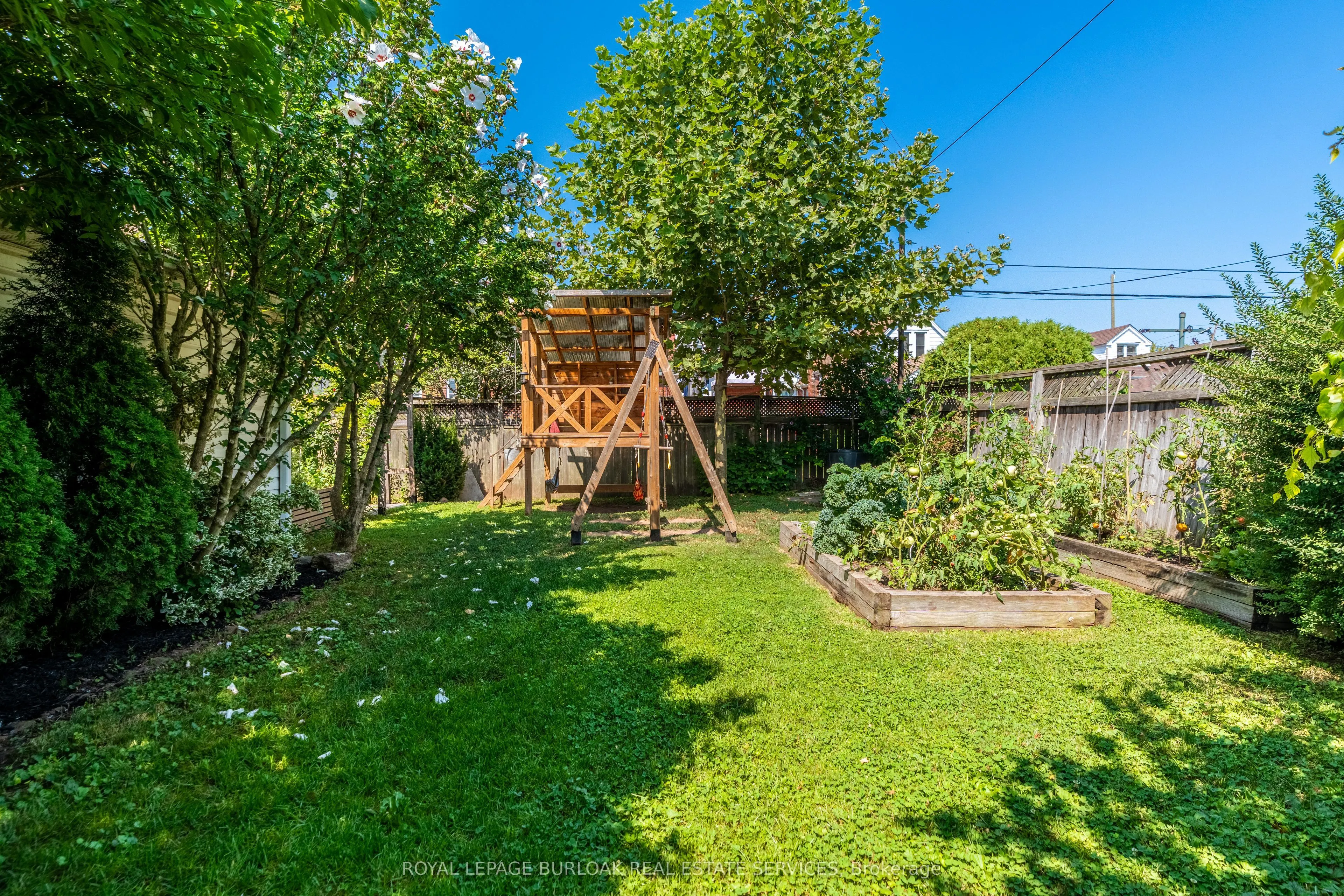 26 Weir Street S