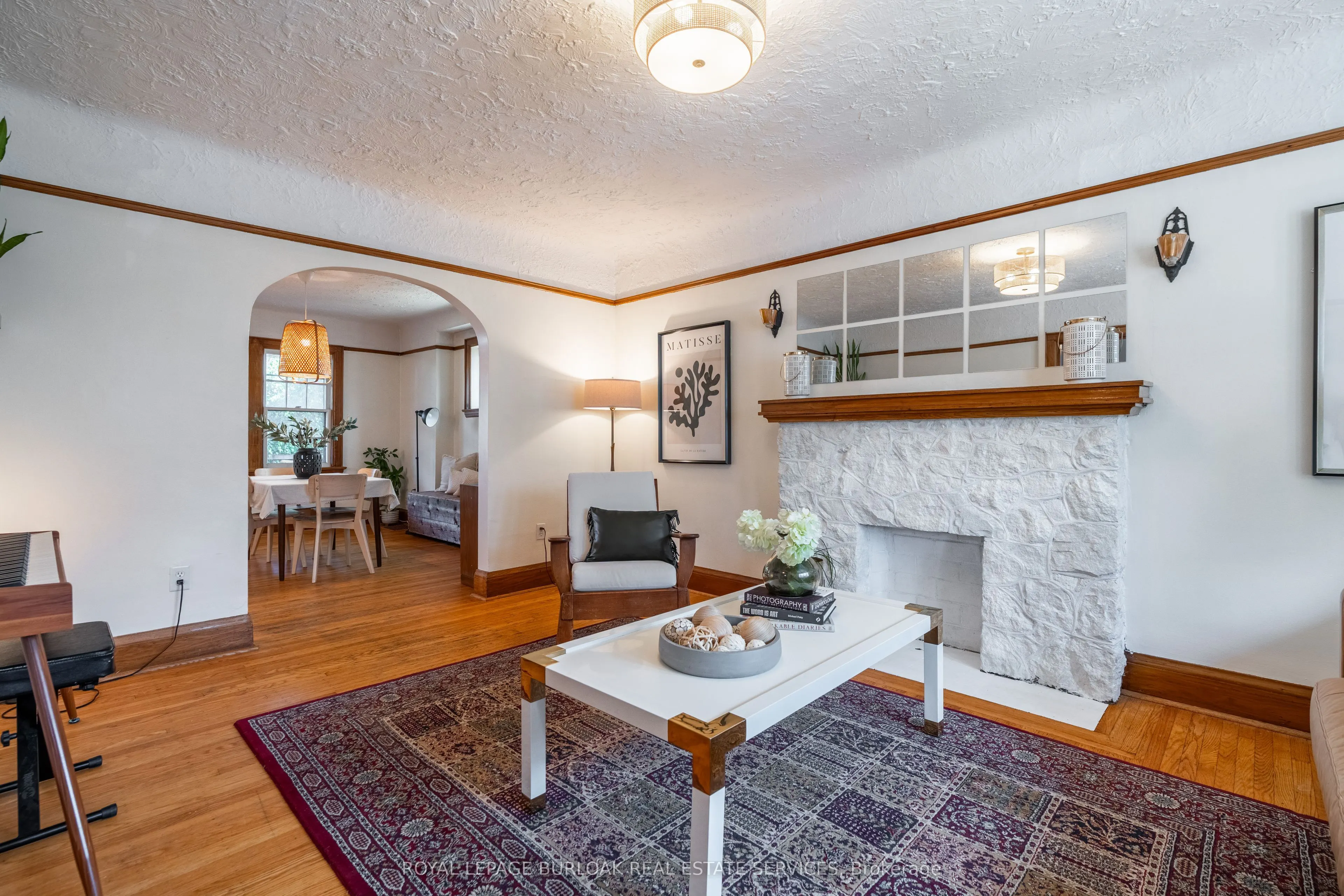 26 Weir Street S