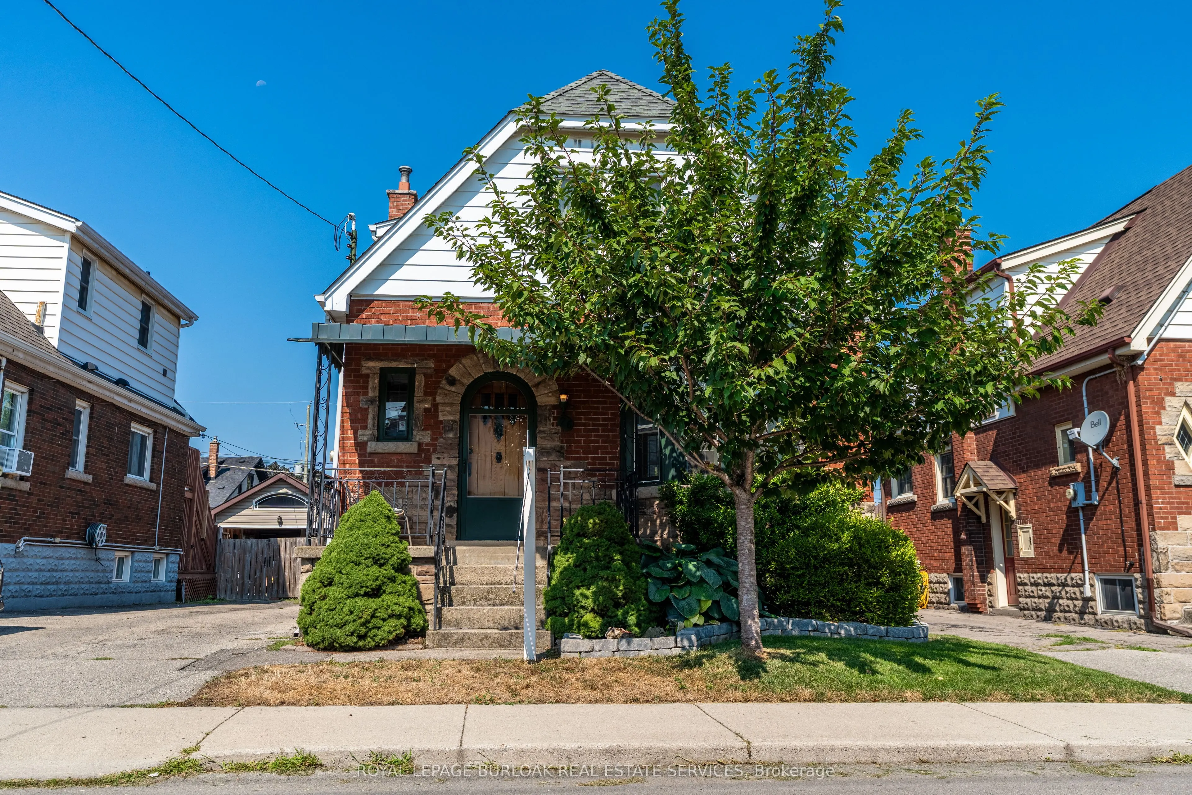 26 Weir Street S