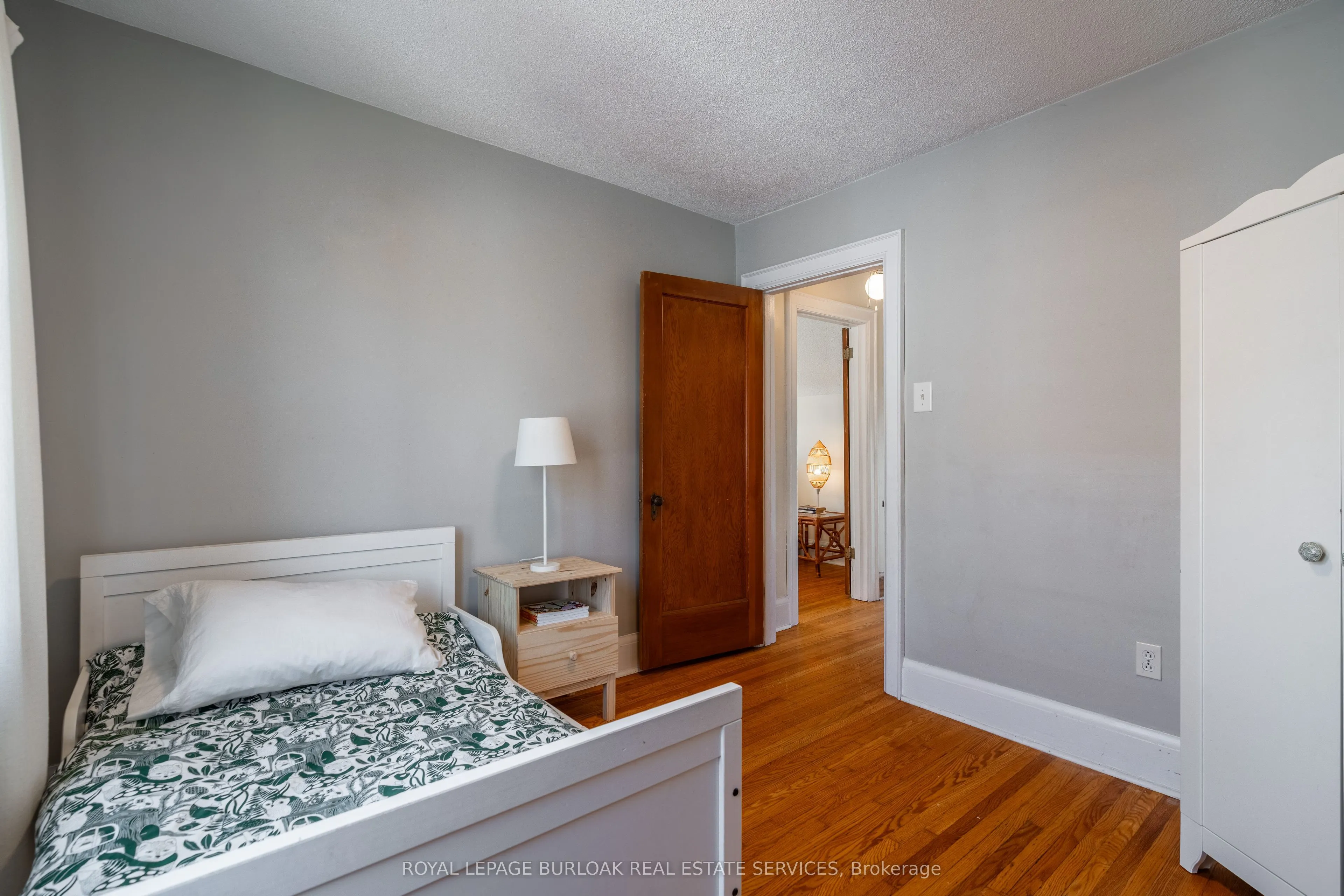 26 Weir Street S