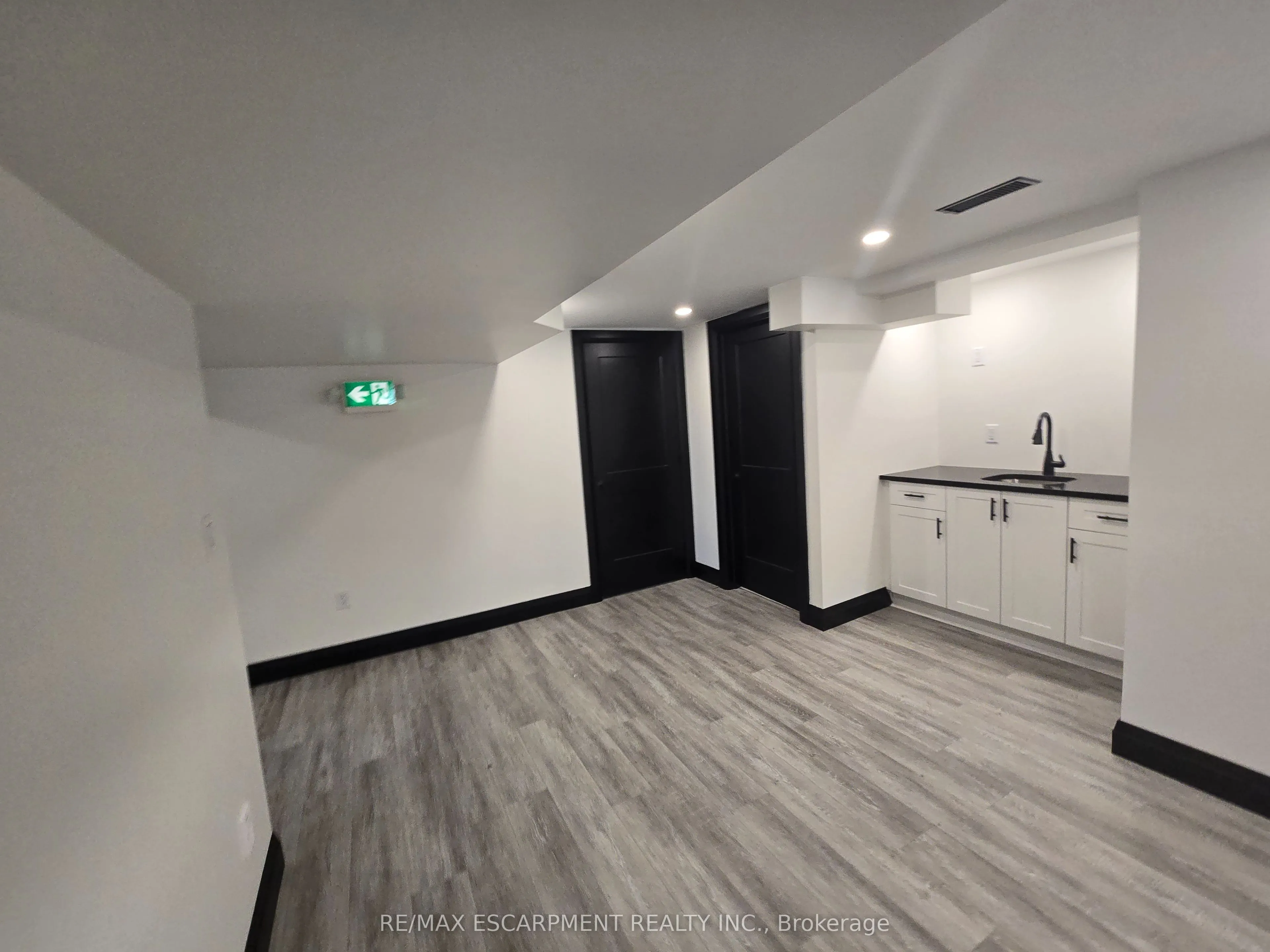 531 Queenston Road, #2
