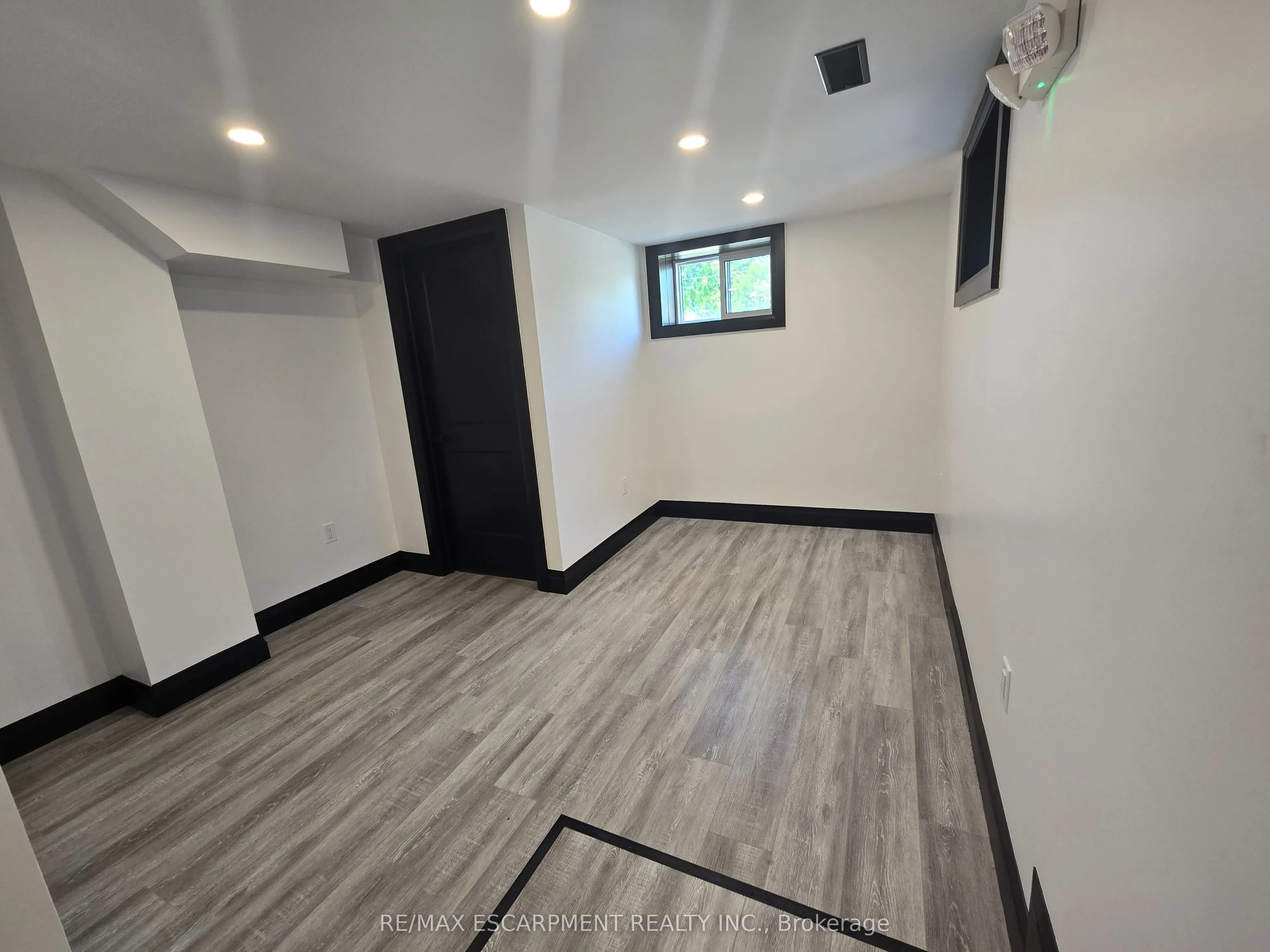 531 Queenston Road, #2