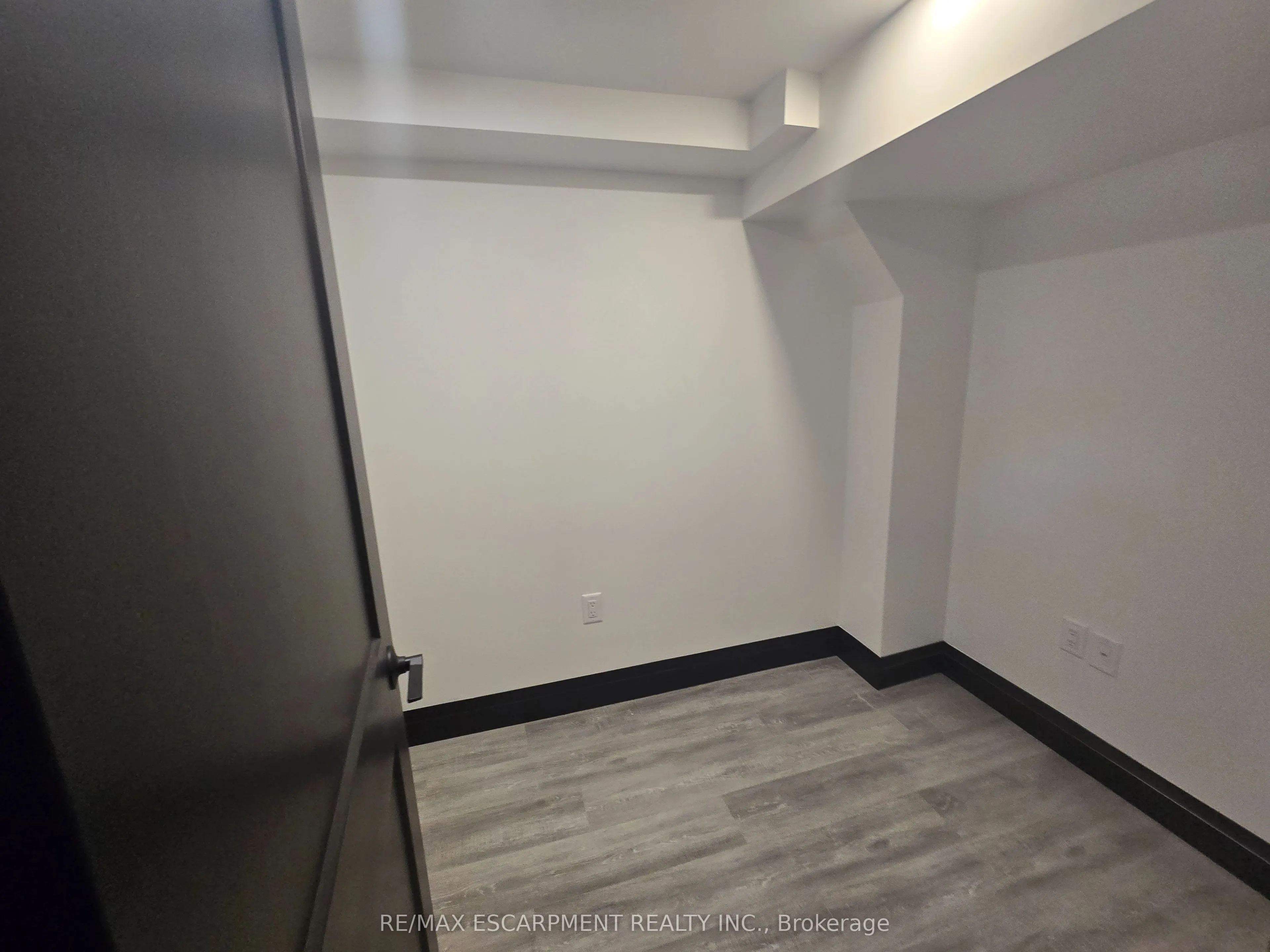 531 Queenston Road, #2
