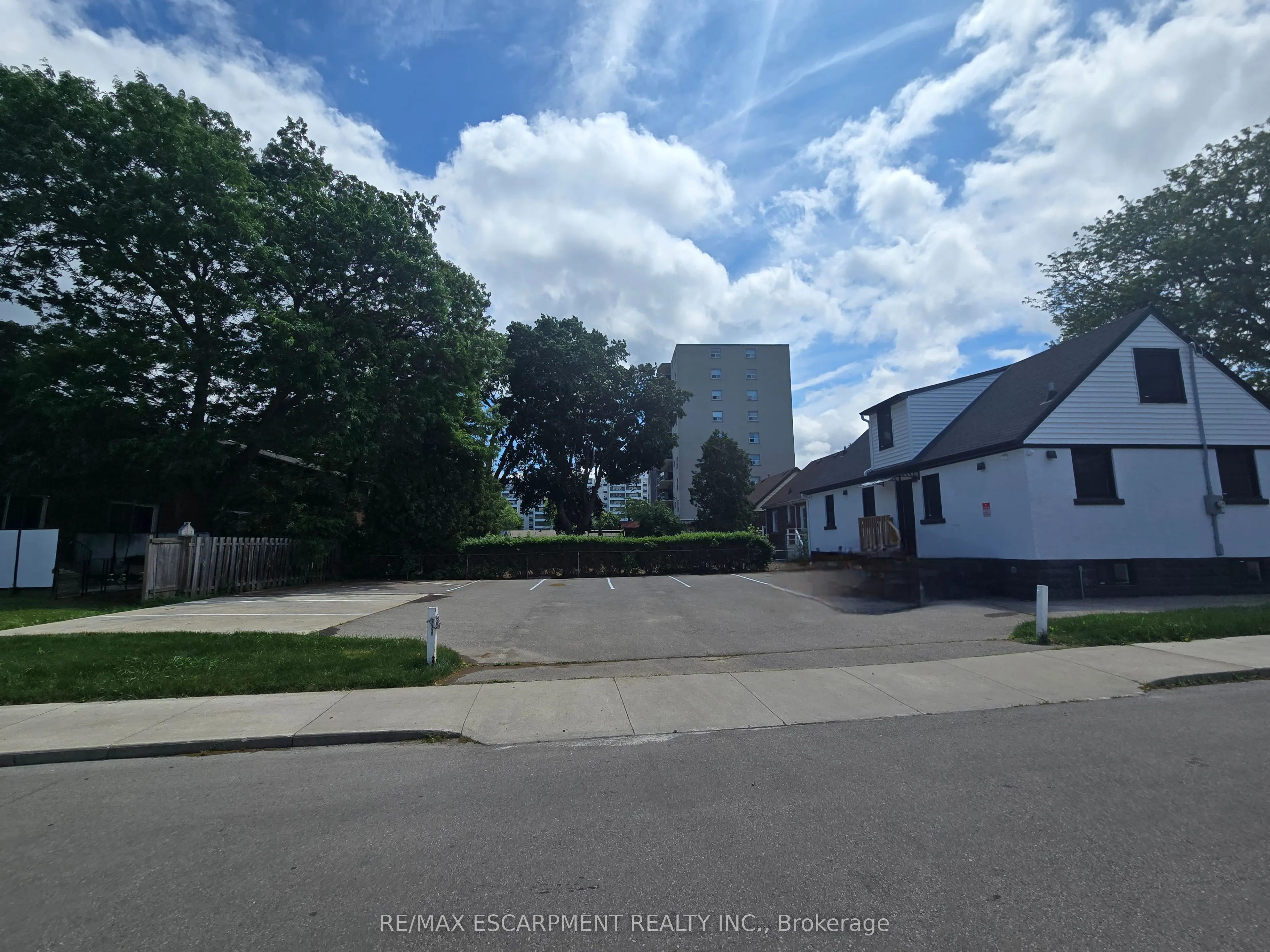 531 Queenston Road, #2