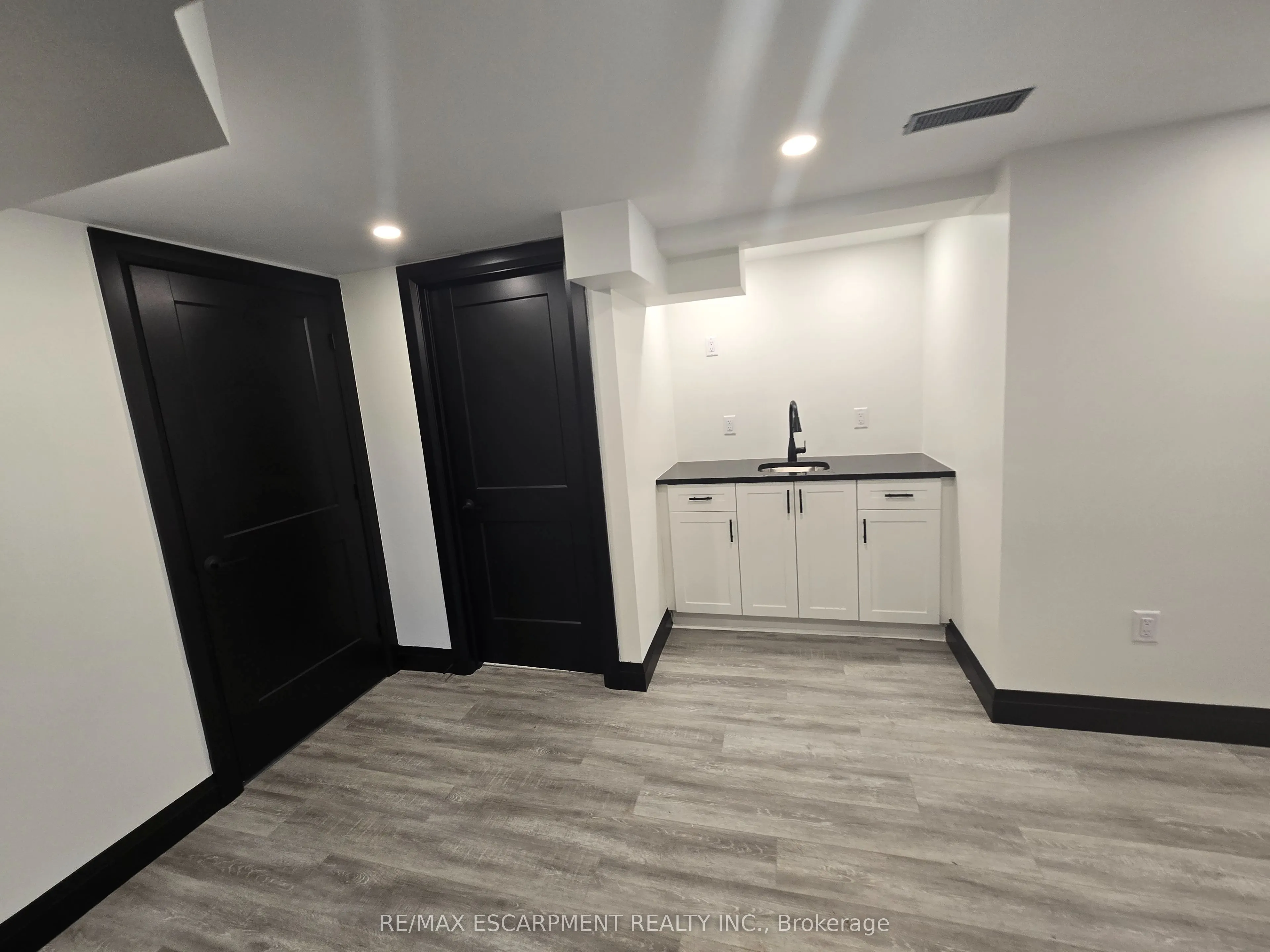531 Queenston Road, #2