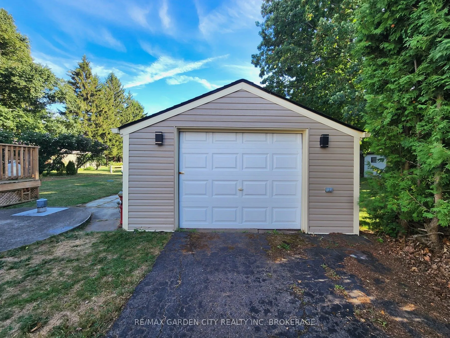 2430 Red Maple Avenue