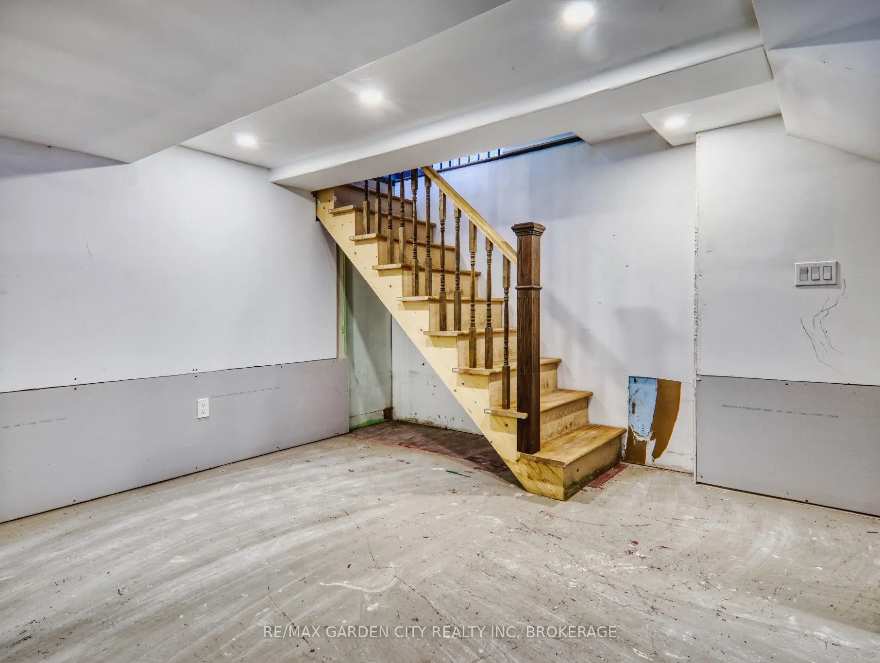 2430 Red Maple Avenue