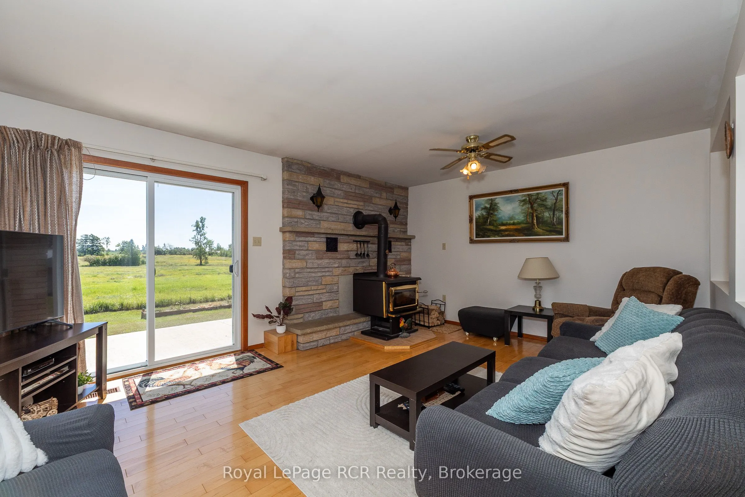 260456 Sideroad 200 S