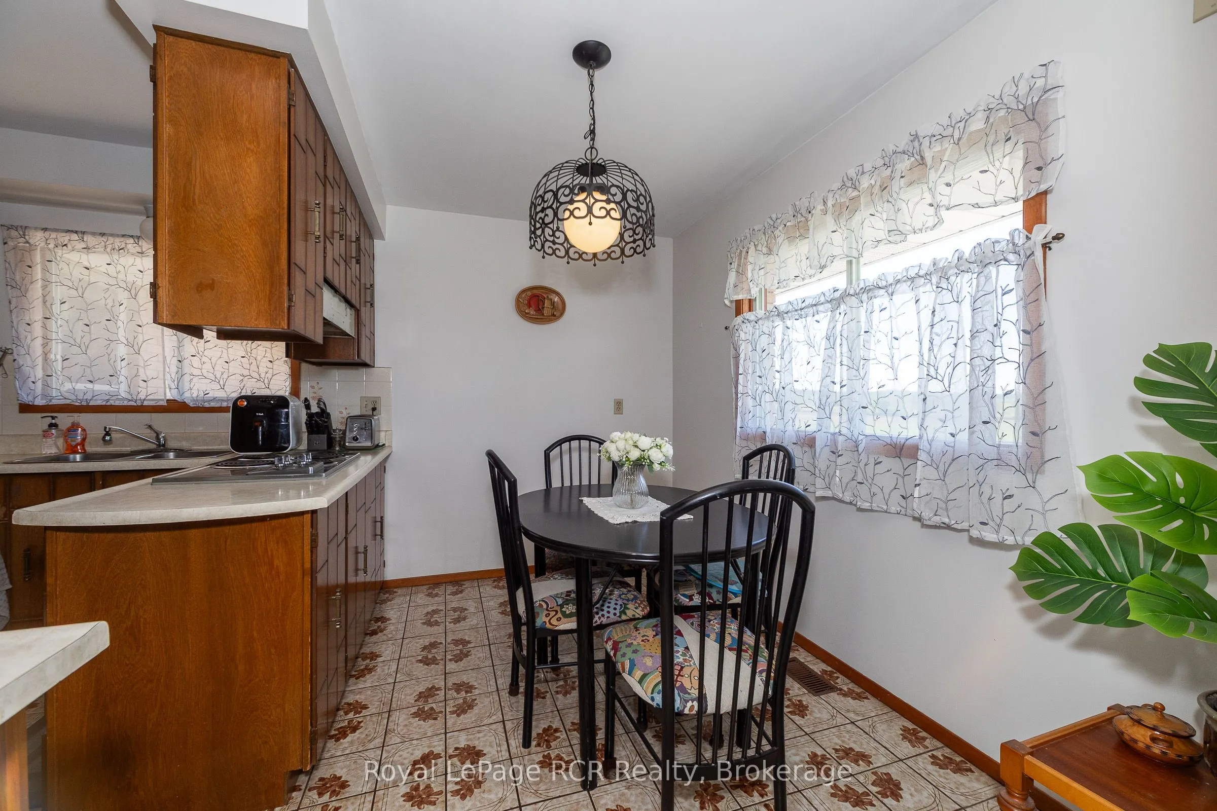 260456 Sideroad 200 S