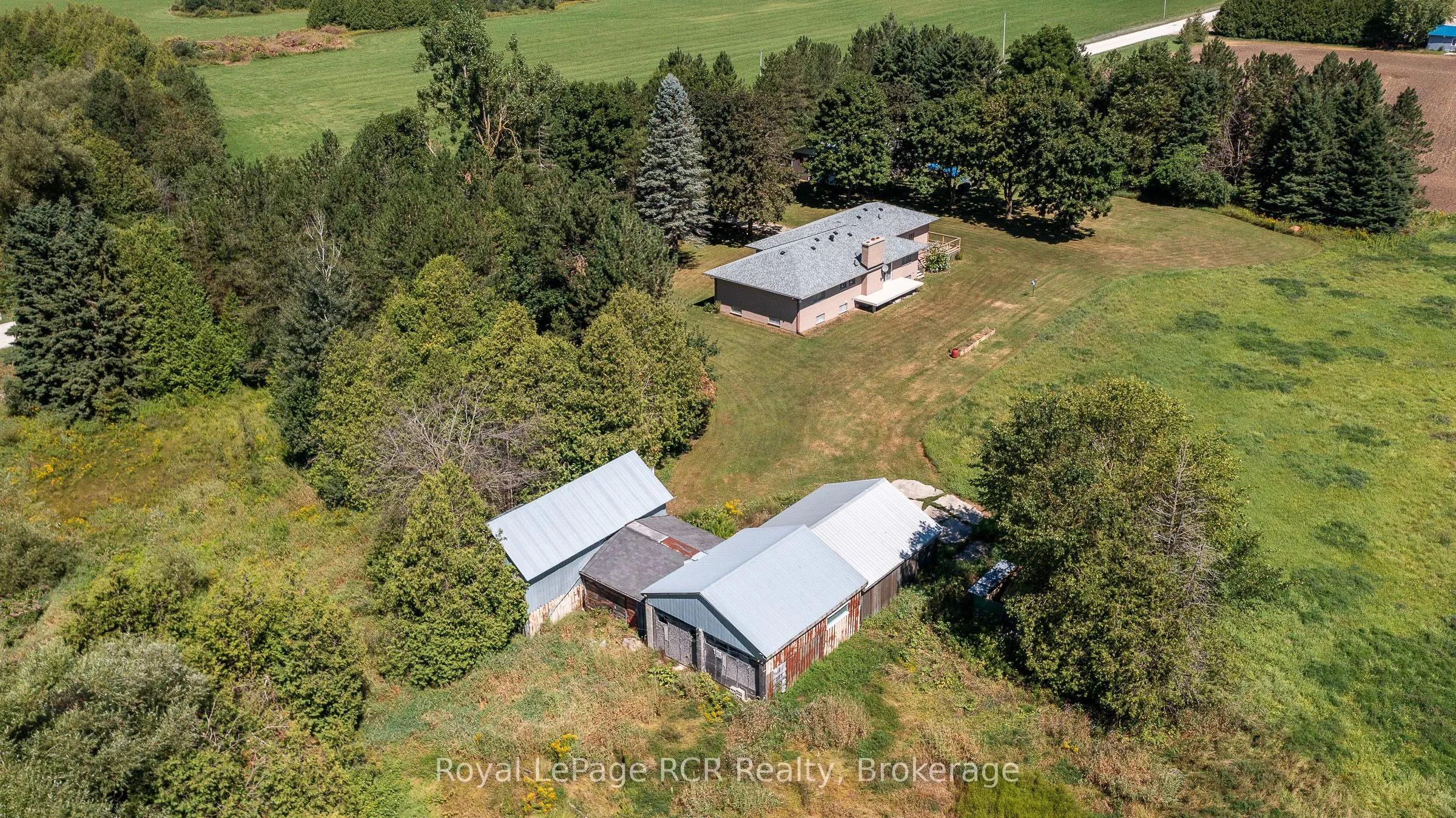 260456 Sideroad 200 S