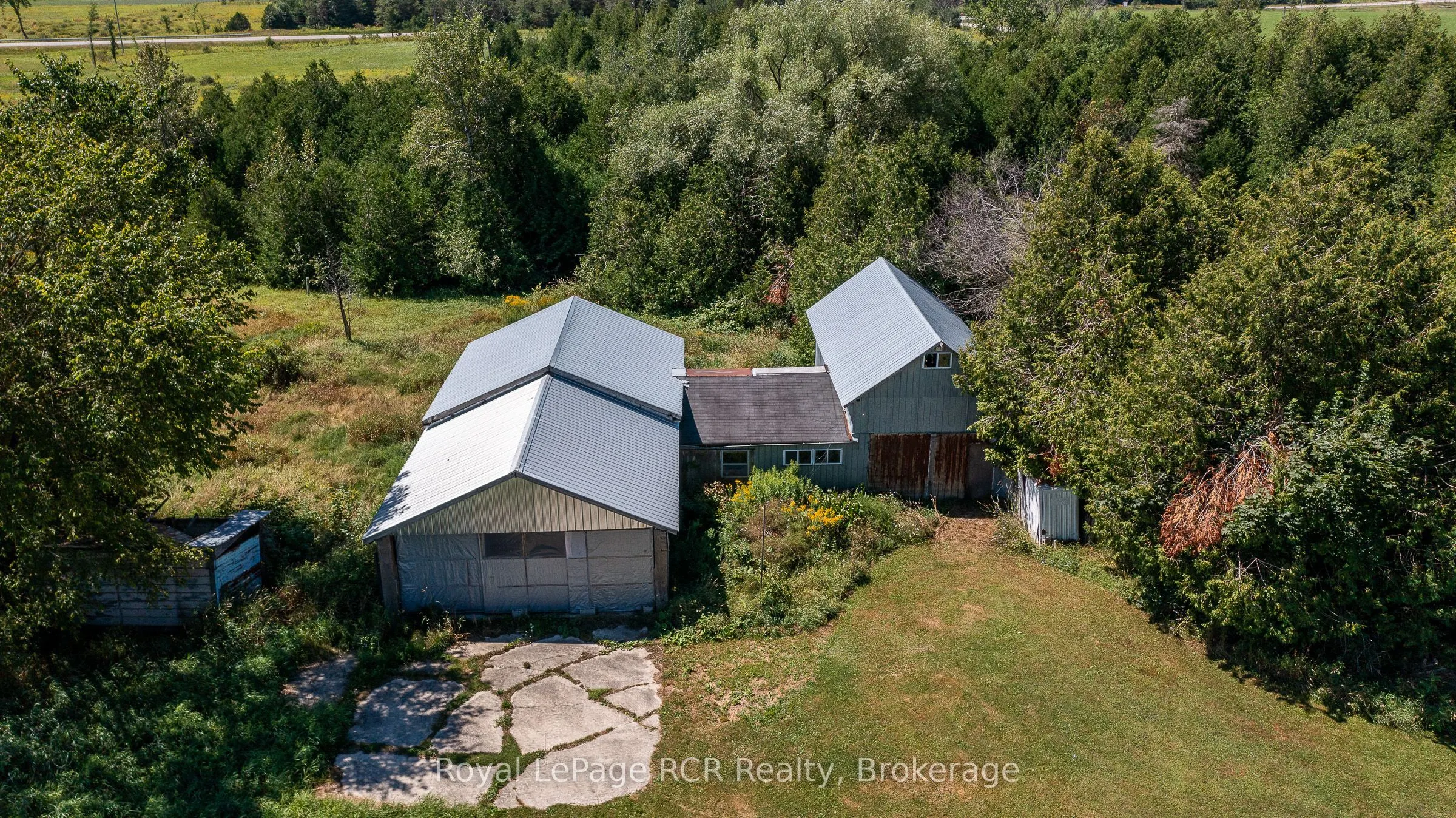 260456 Sideroad 200 S