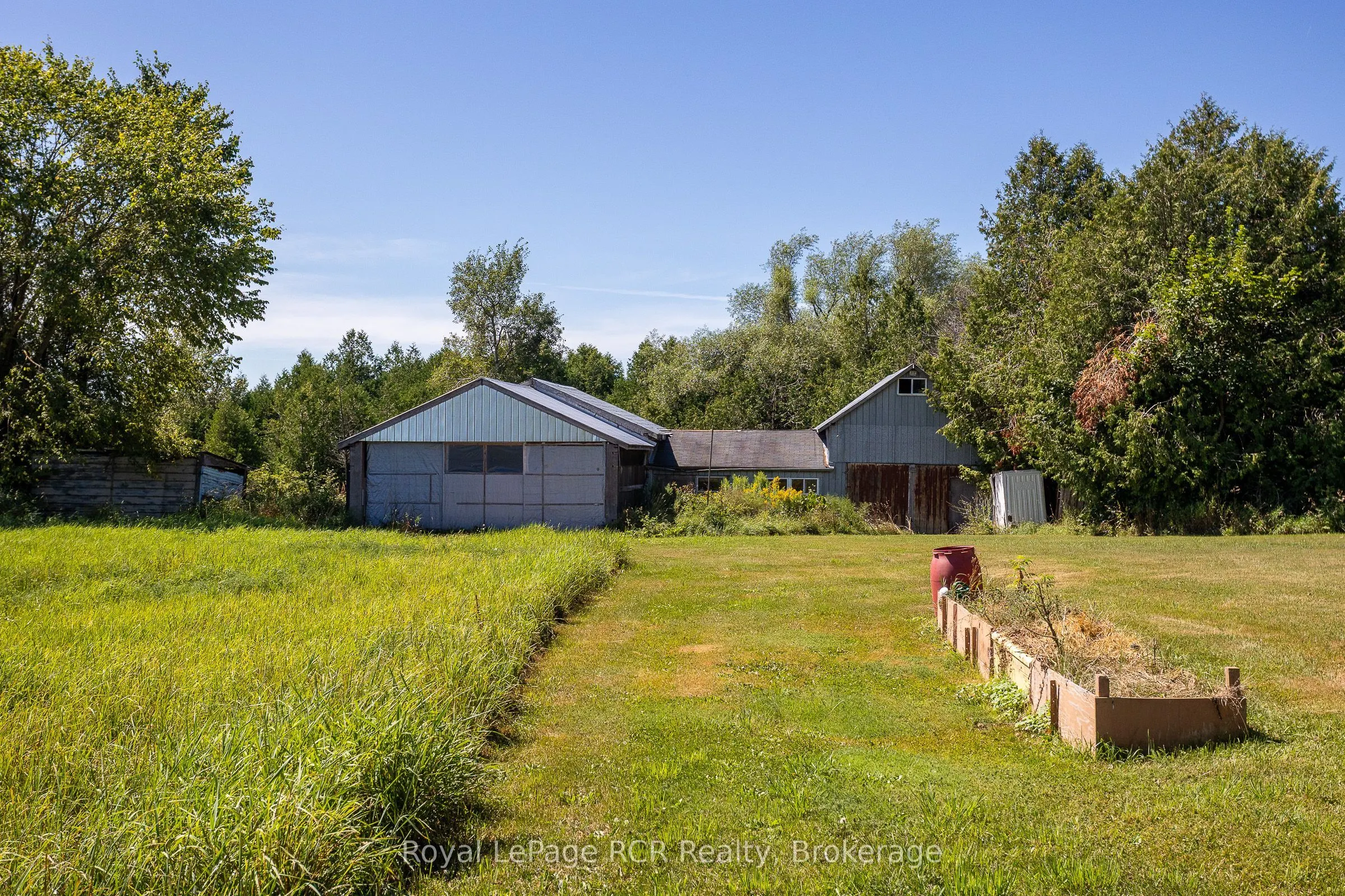 260456 Sideroad 200 S