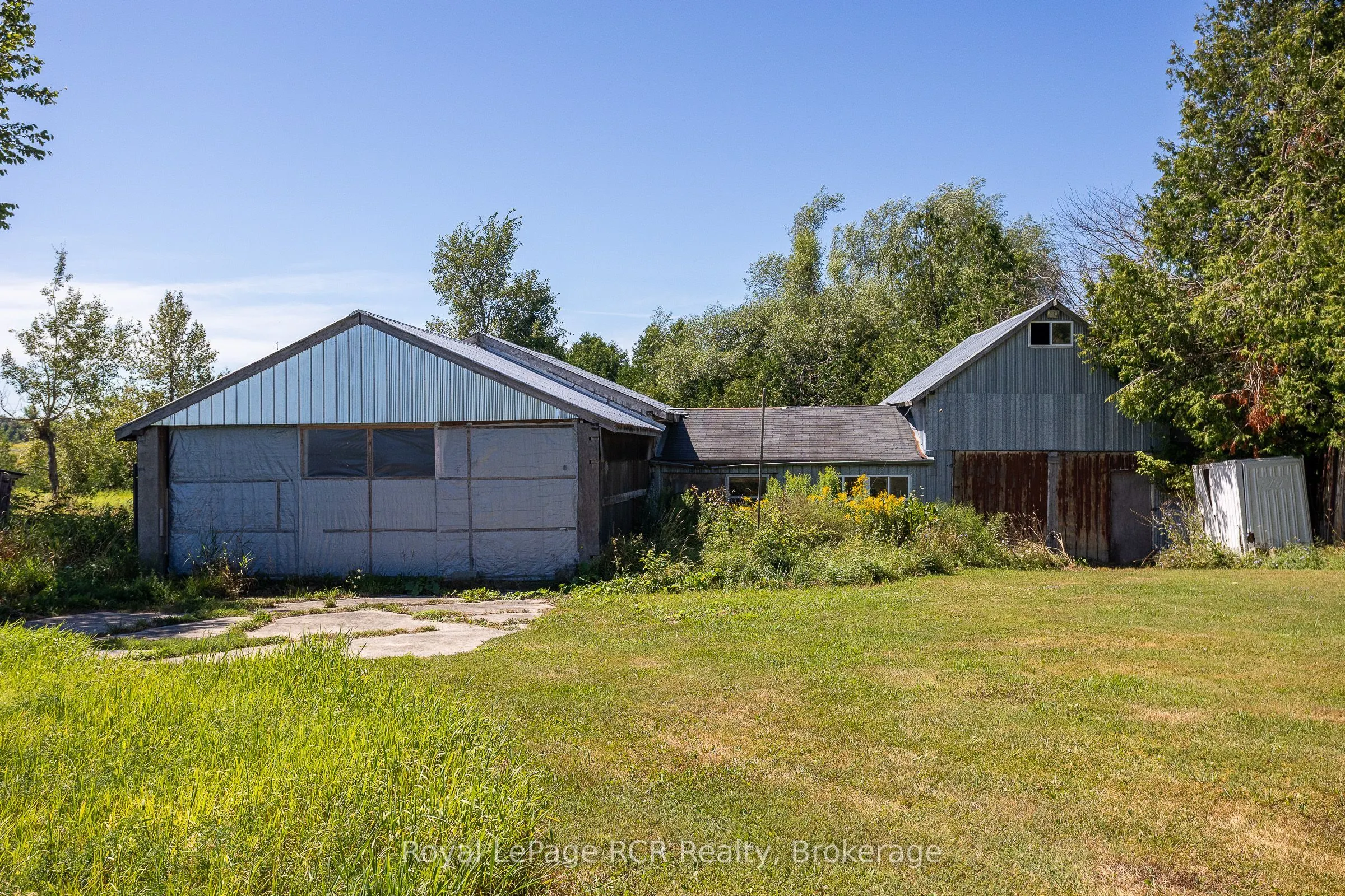 260456 Sideroad 200 S