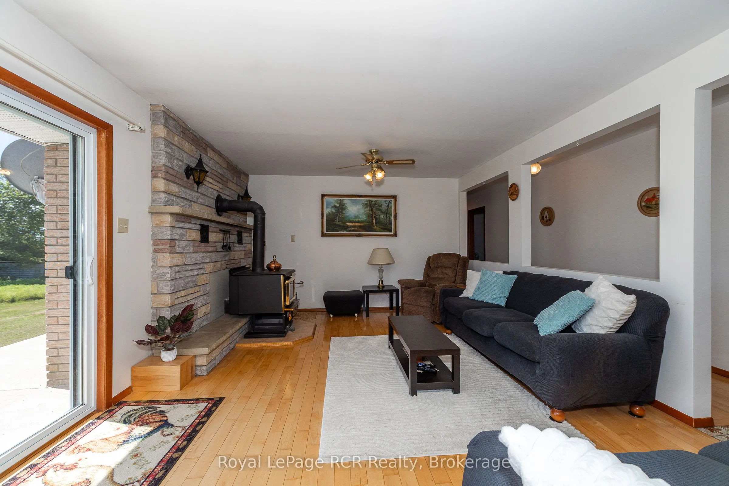 260456 Sideroad 200 S