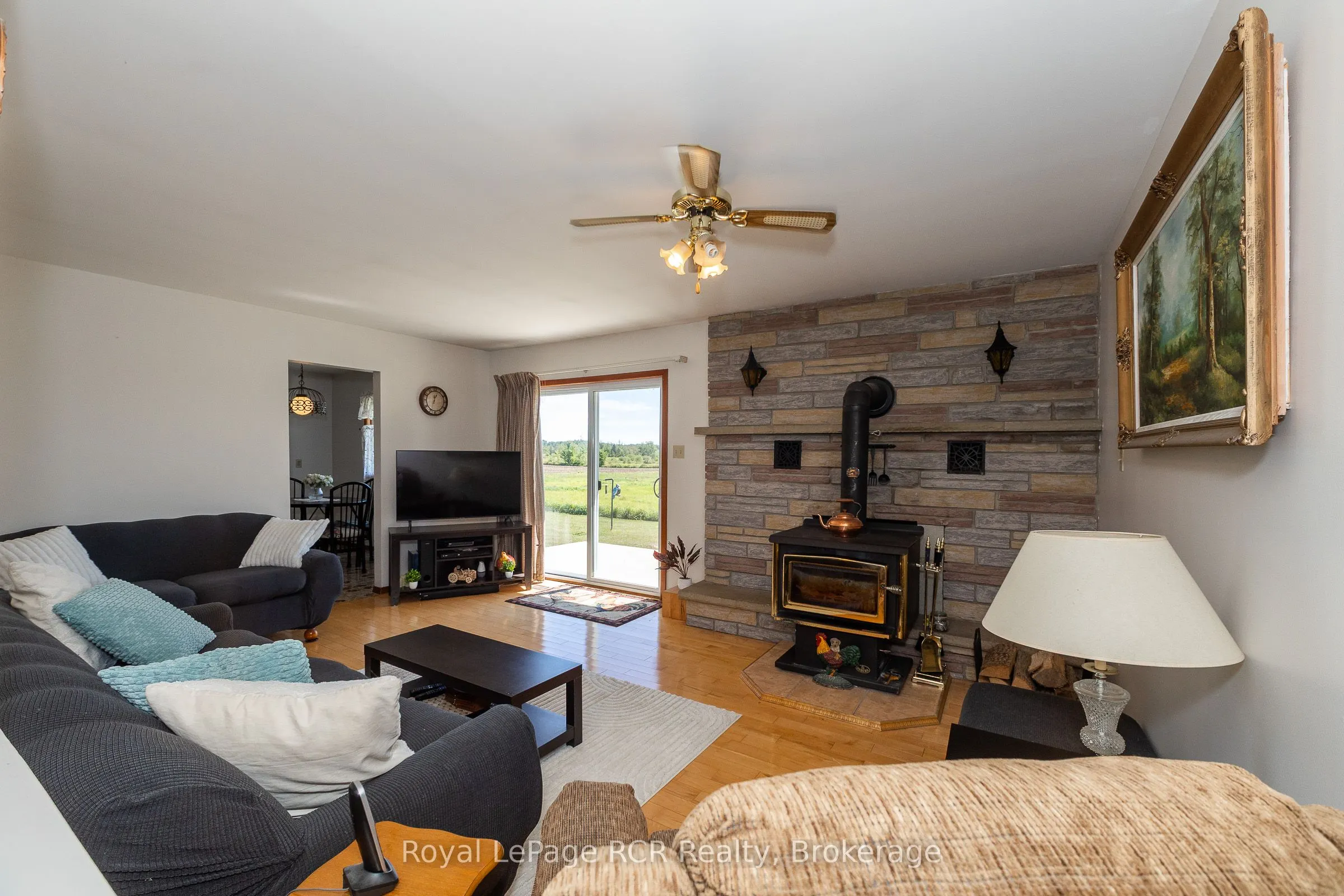 260456 Sideroad 200 S