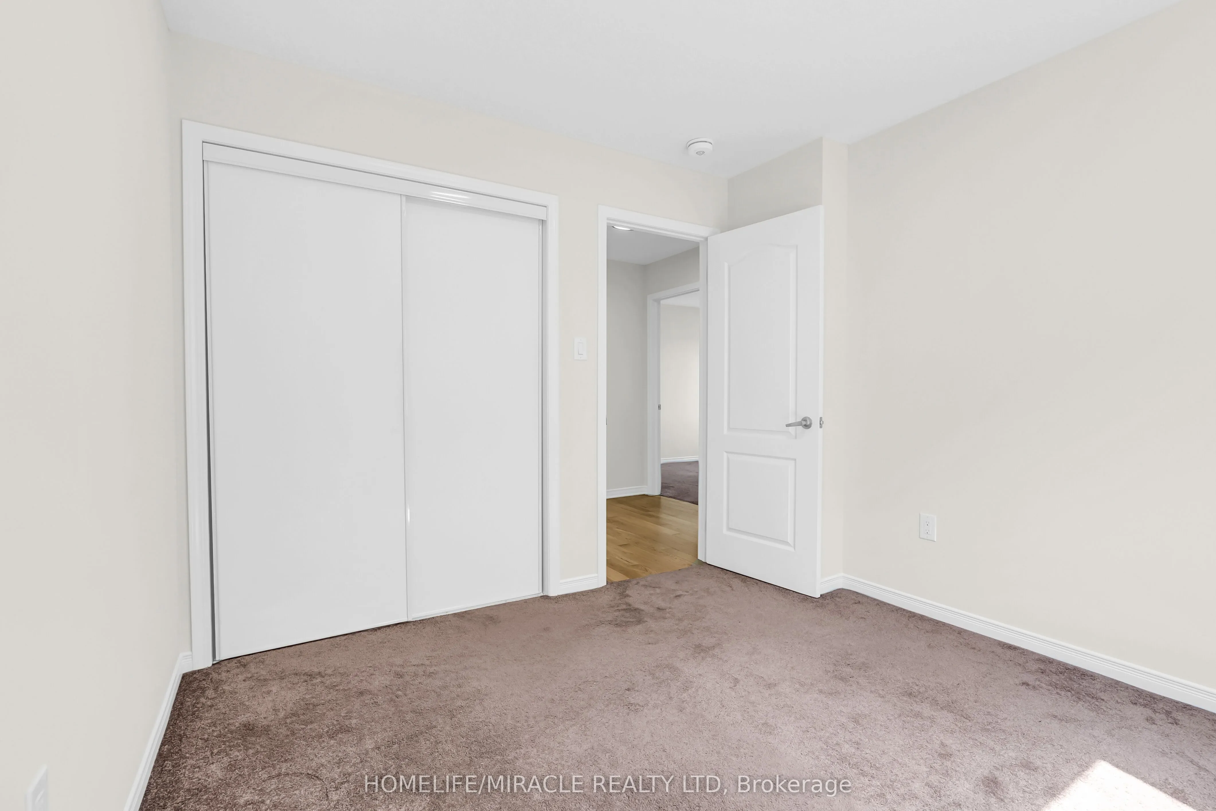 23 Royal Coachman Way