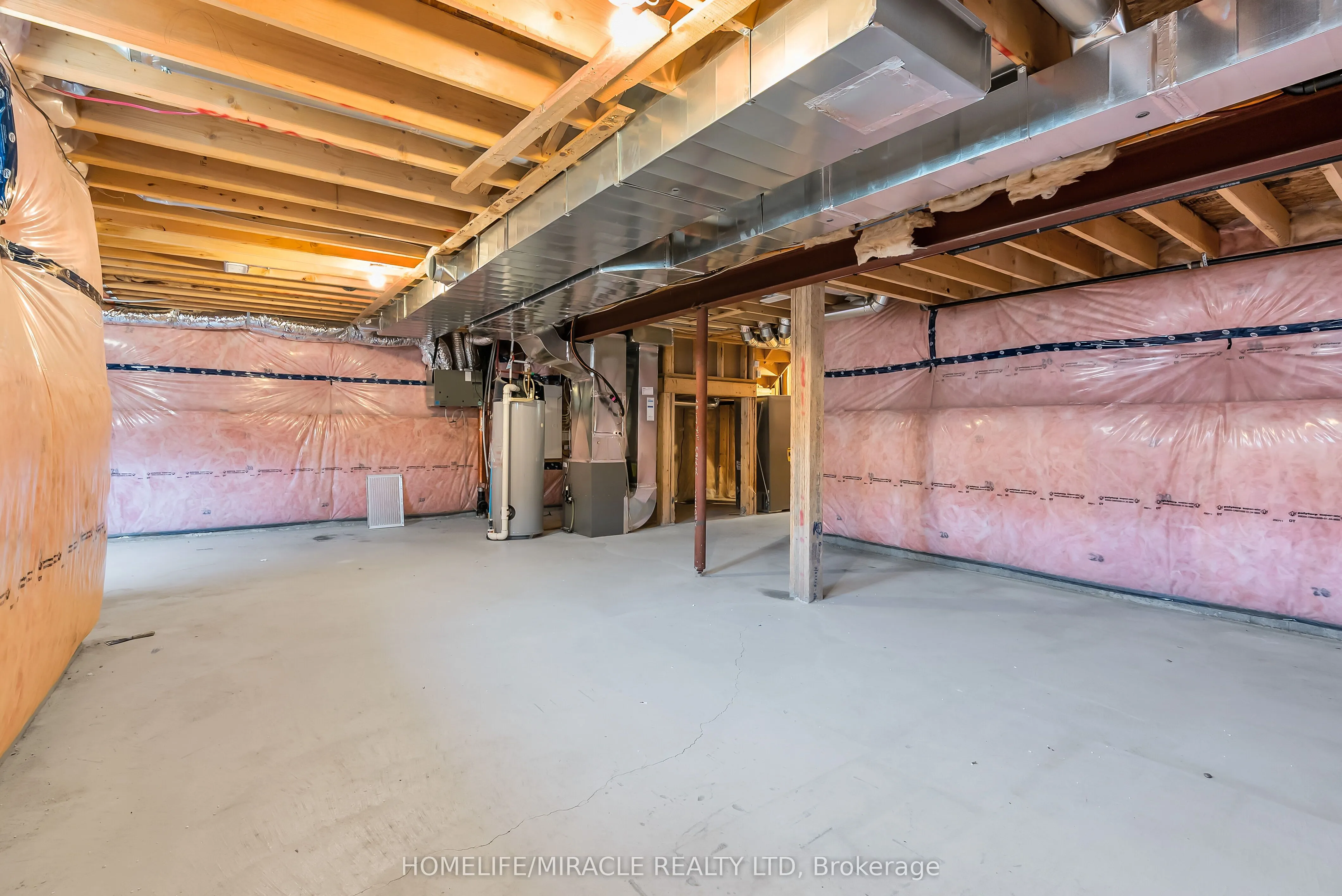 23 Royal Coachman Way
