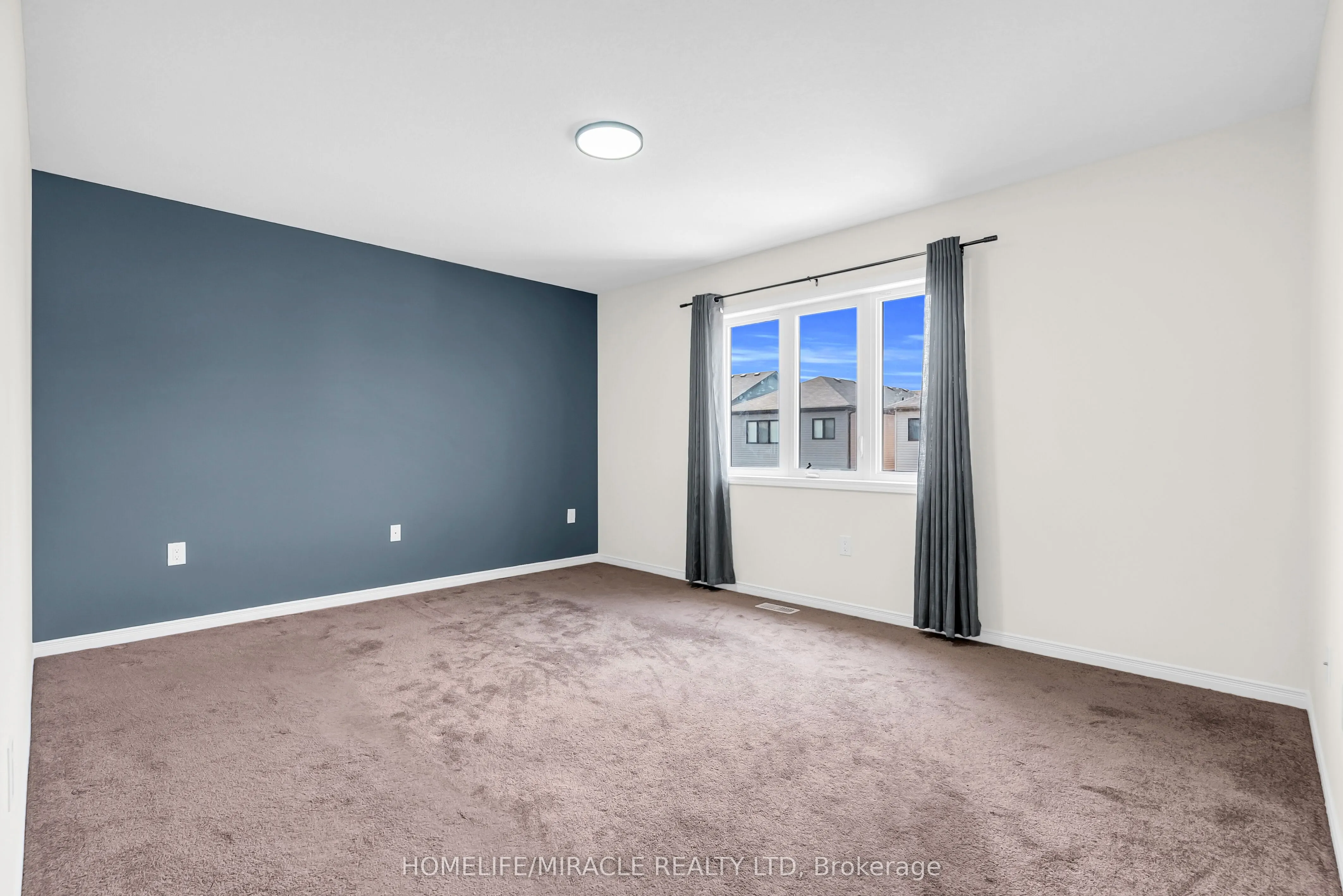 23 Royal Coachman Way