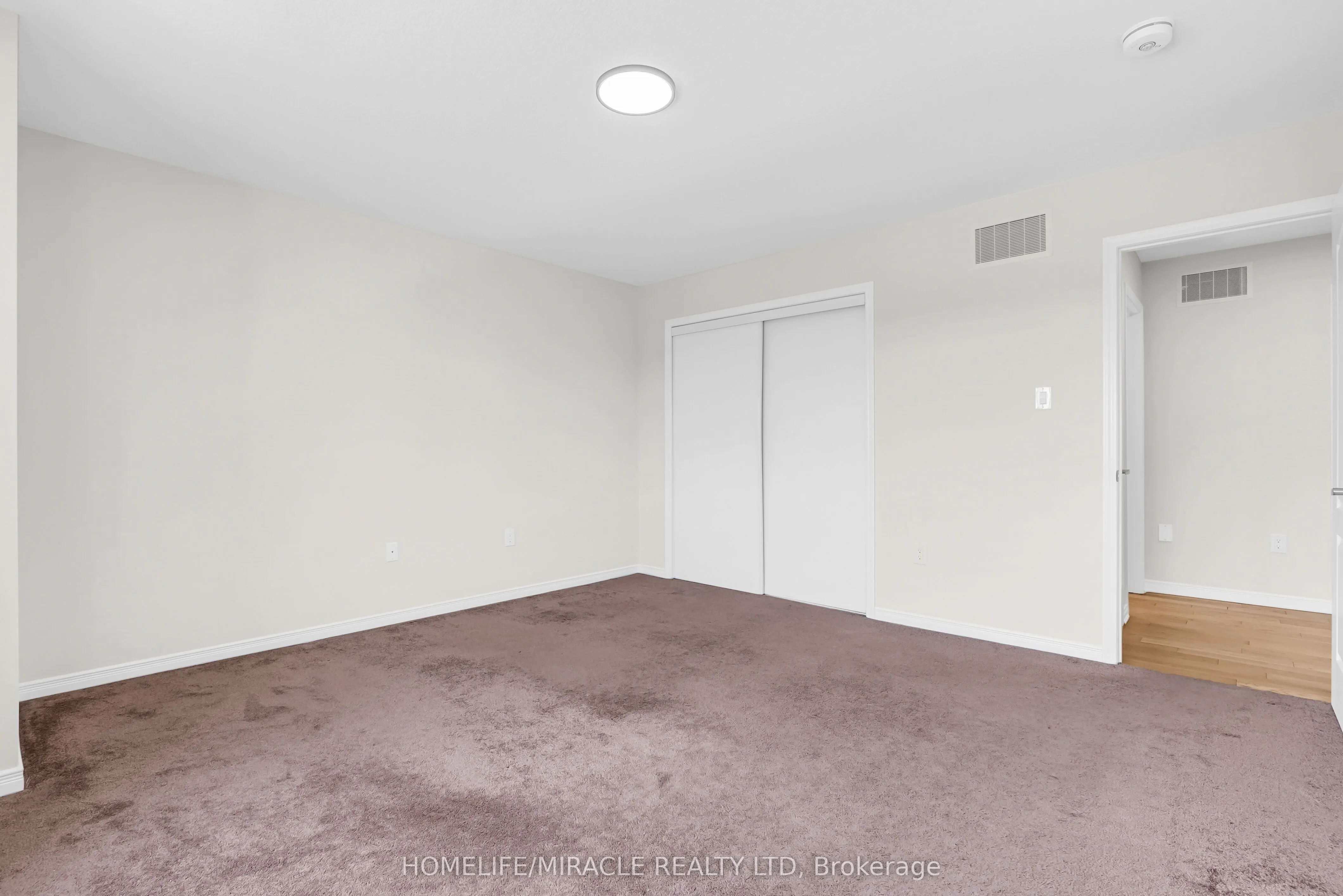 23 Royal Coachman Way