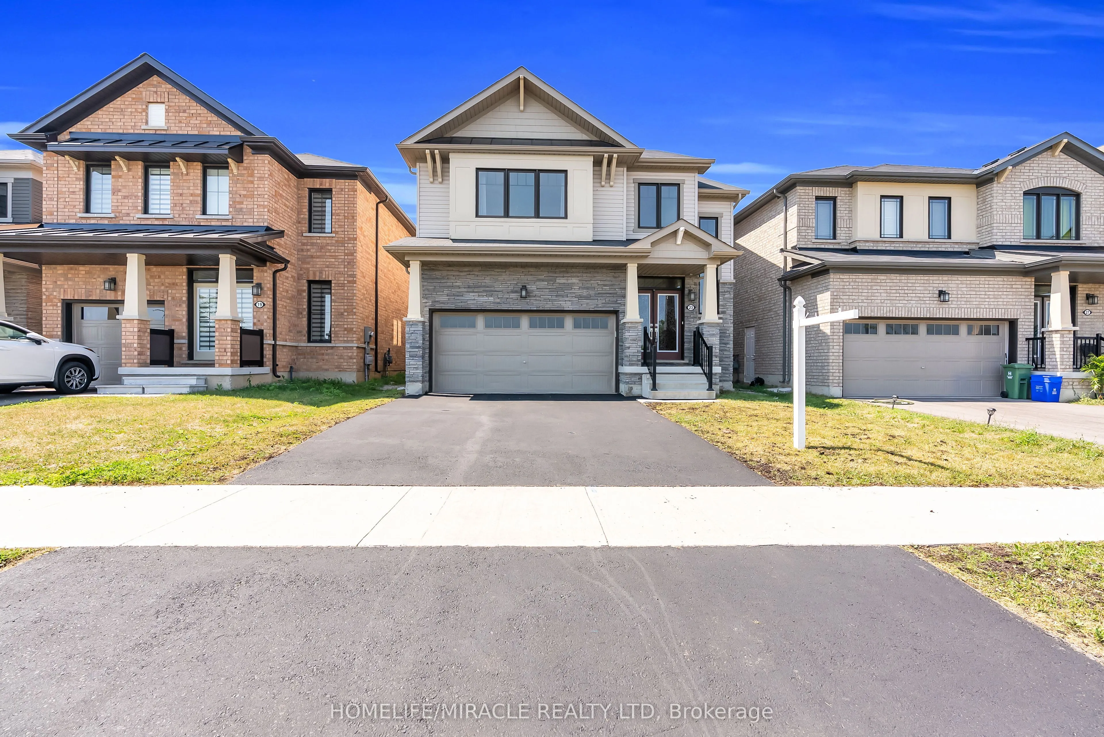 23 Royal Coachman Way