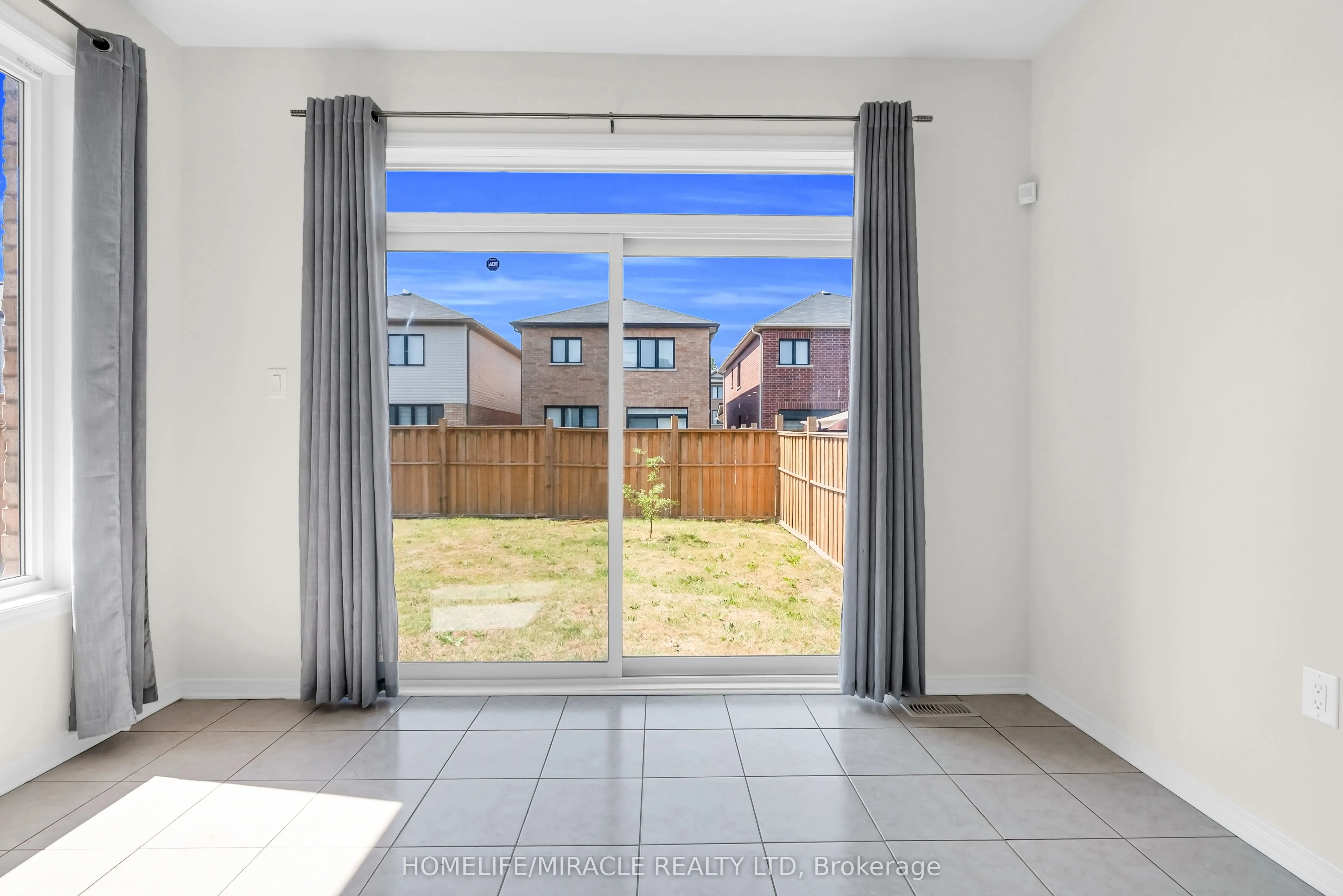 23 Royal Coachman Way