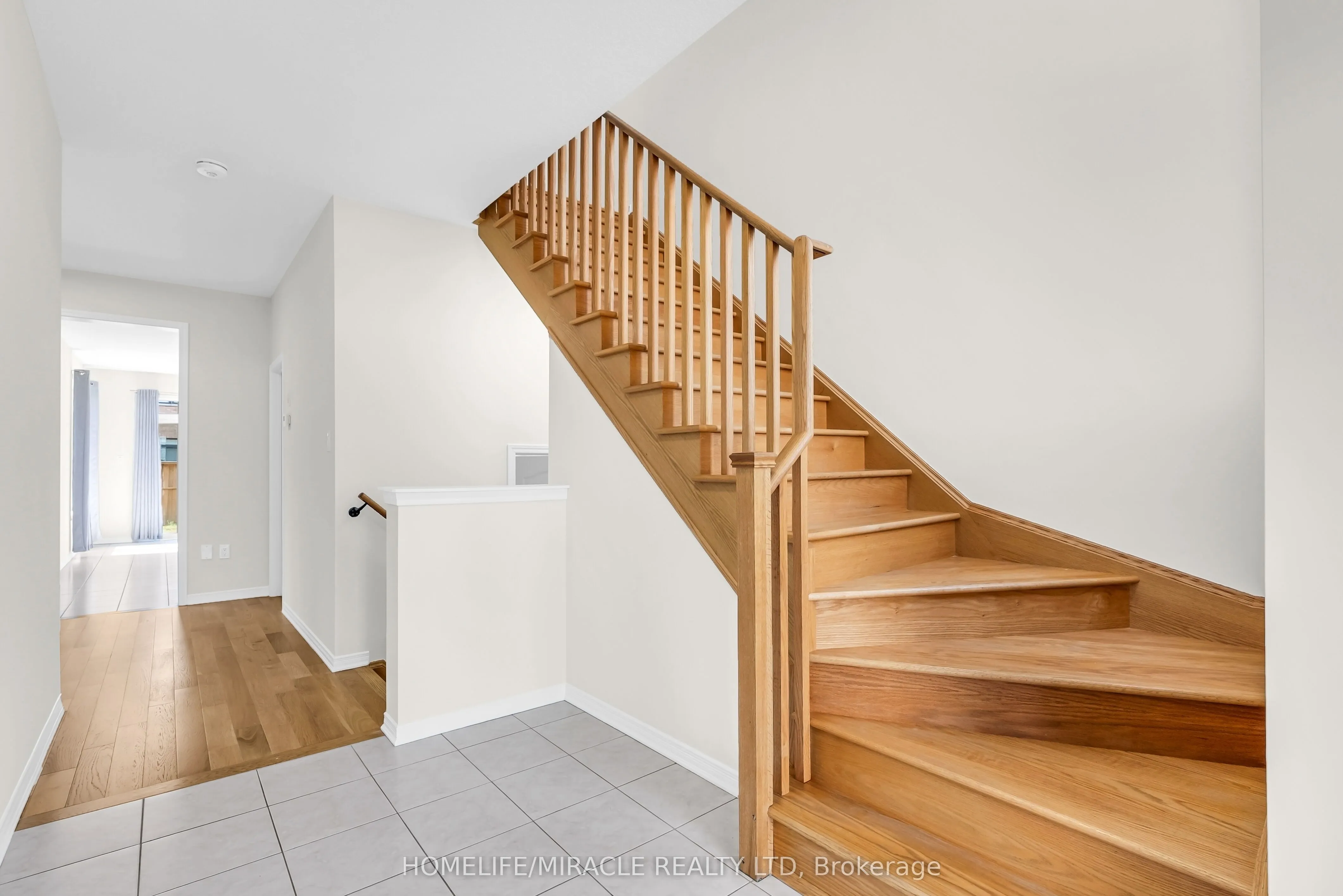 23 Royal Coachman Way