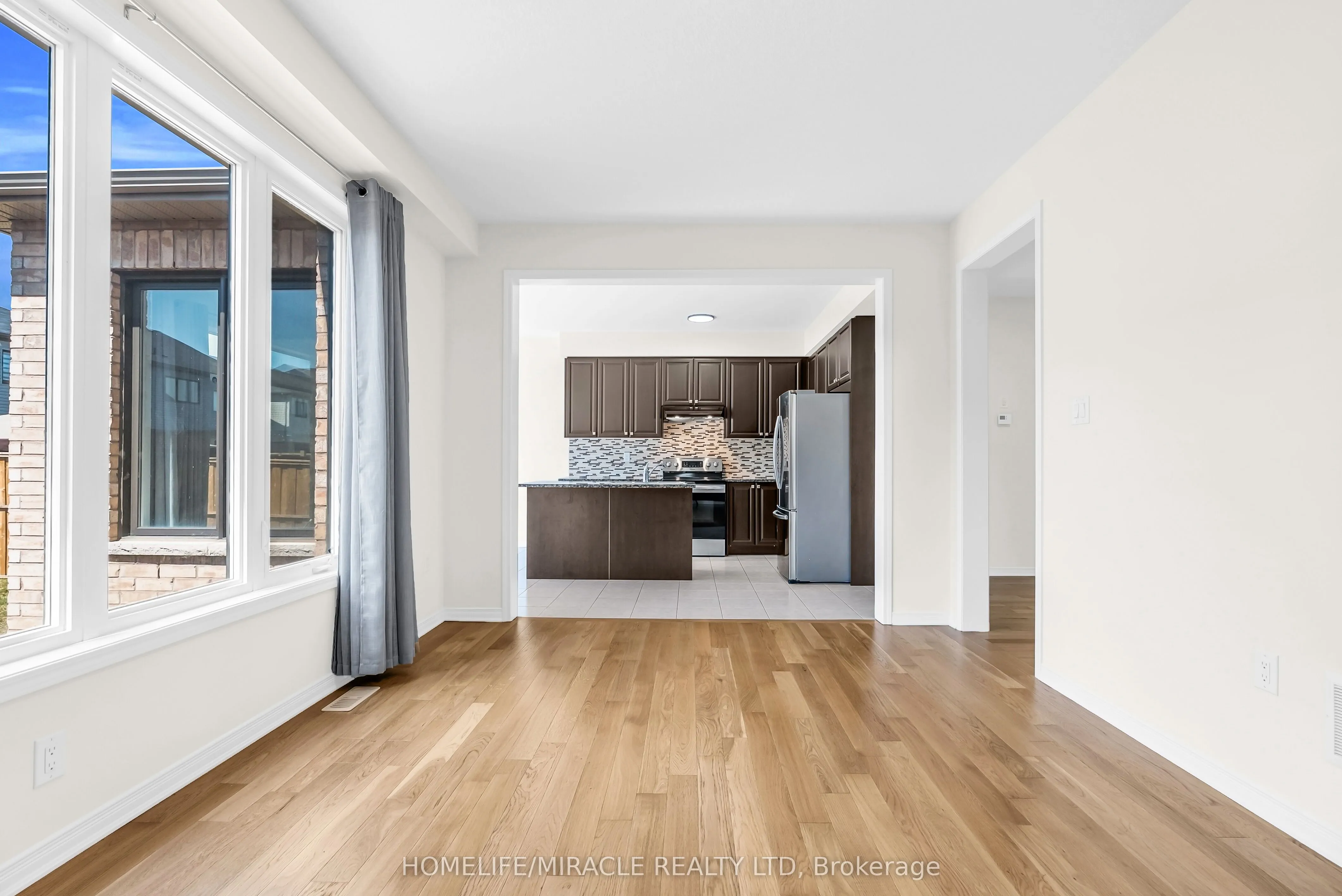 23 Royal Coachman Way
