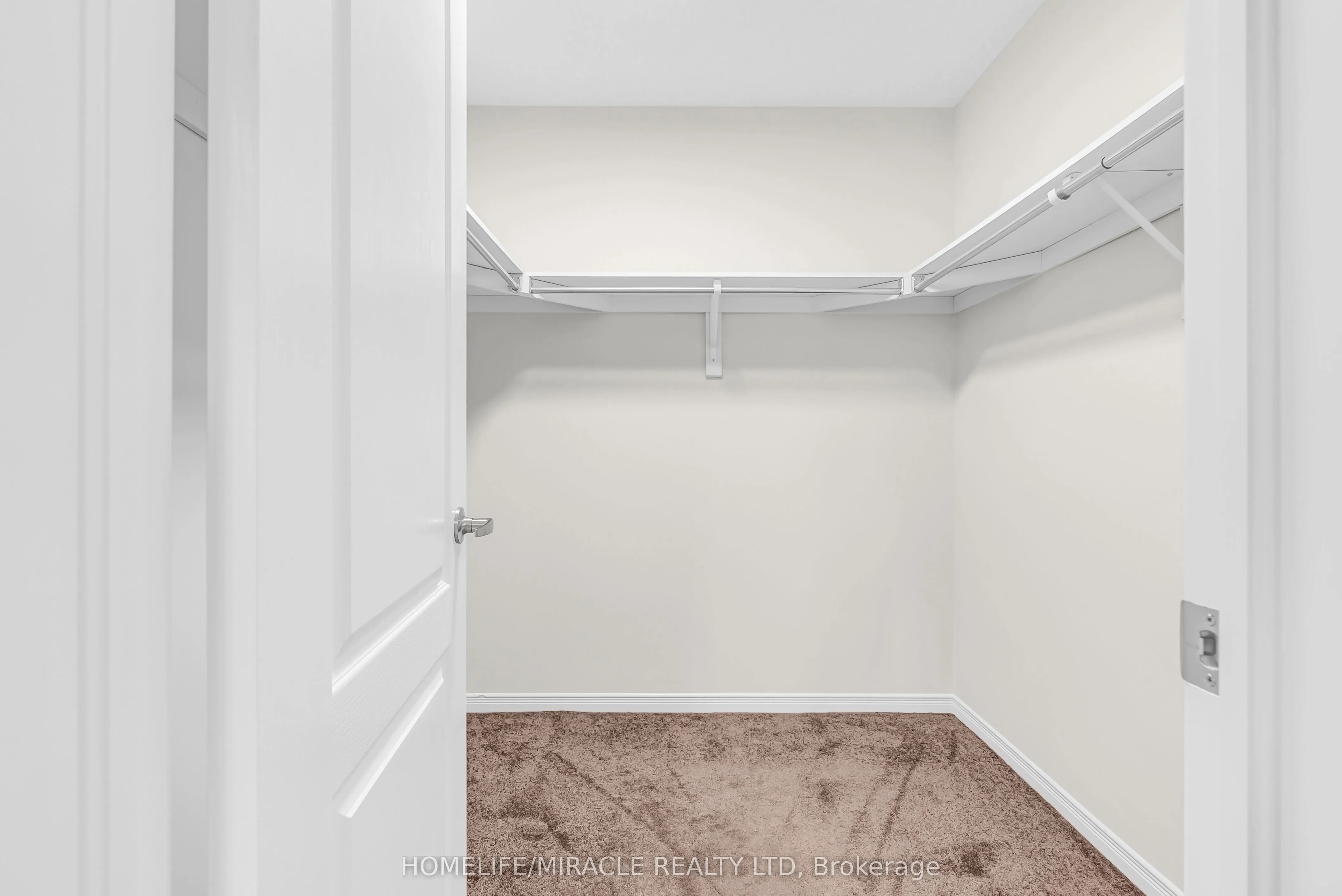 23 Royal Coachman Way