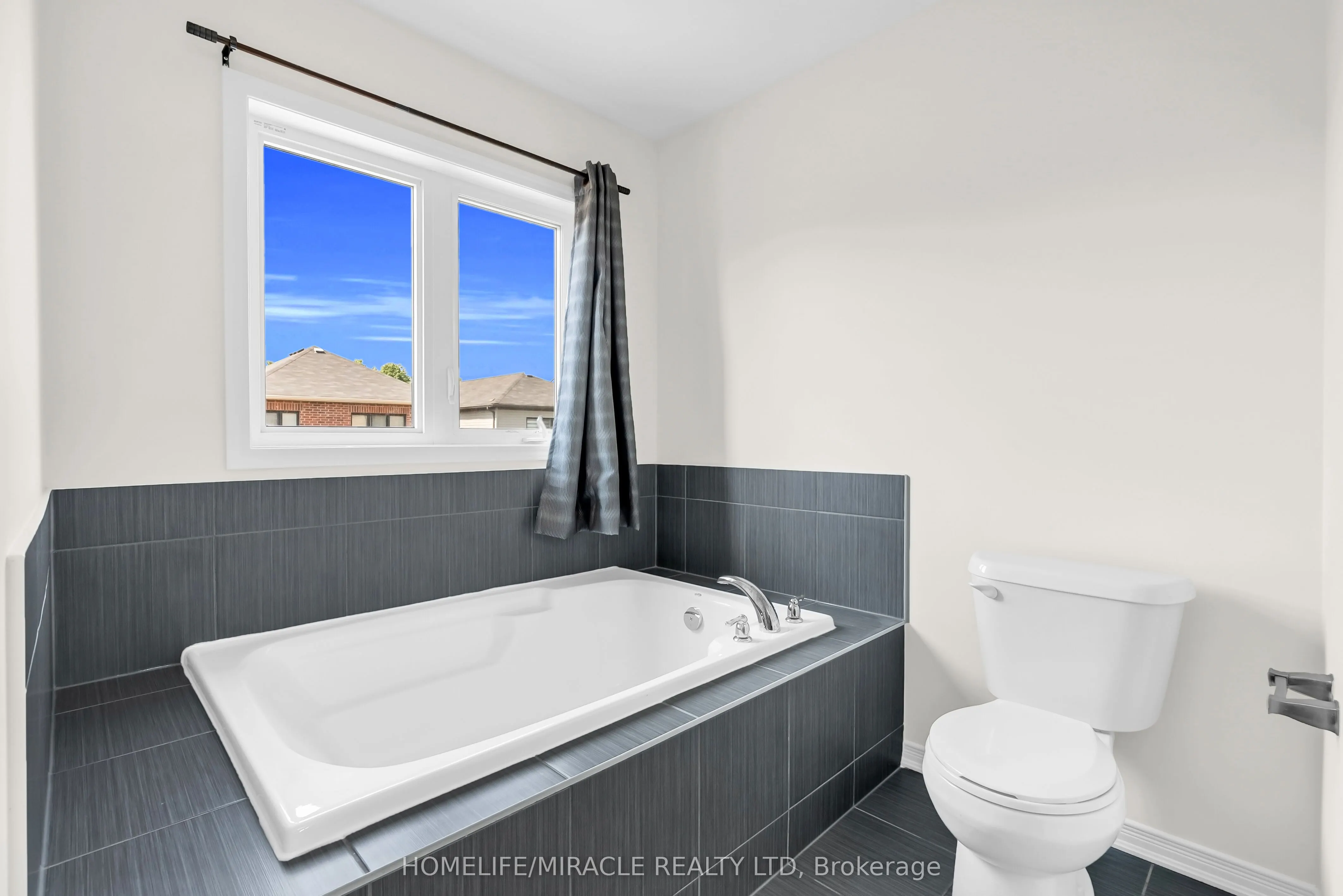 23 Royal Coachman Way