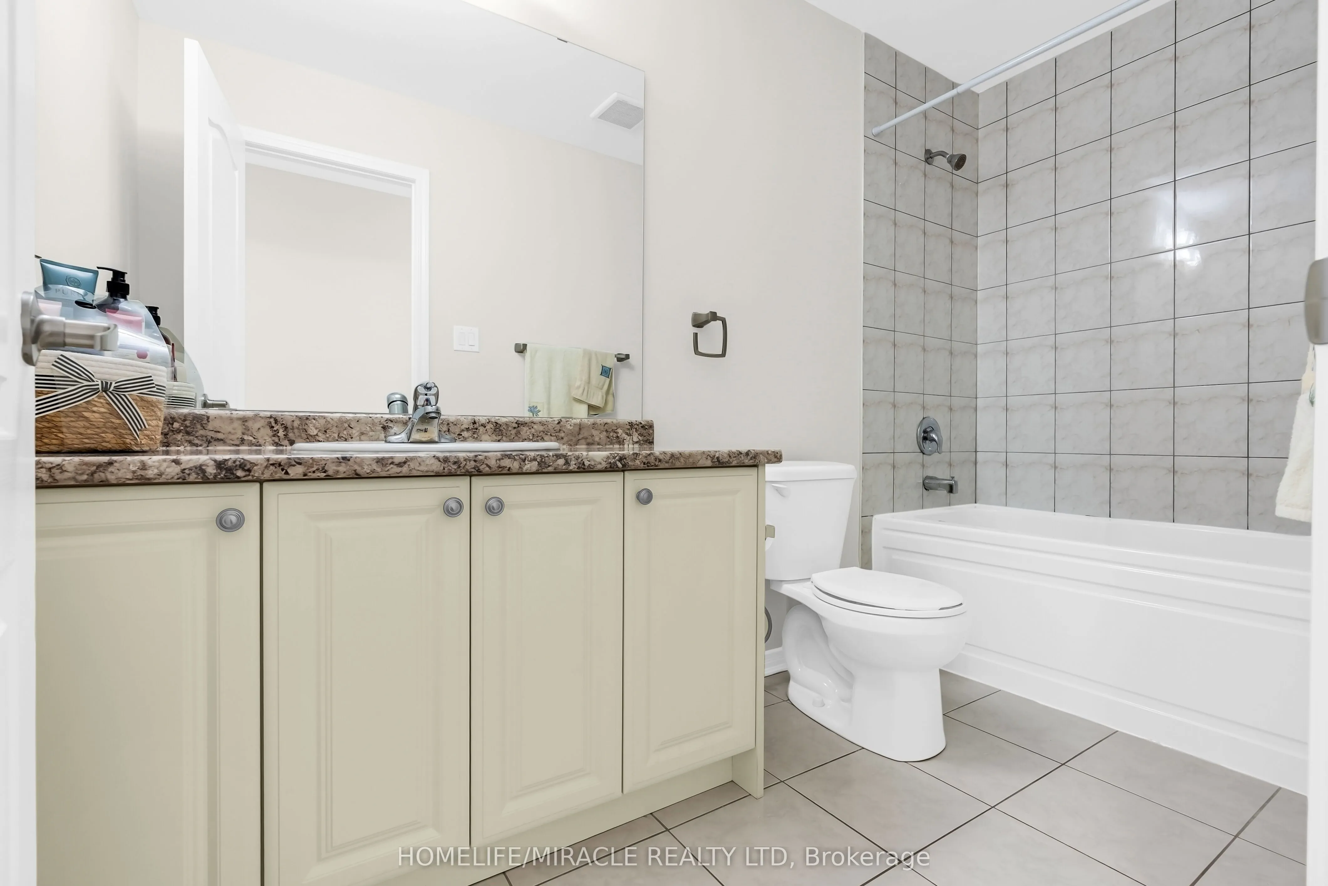 23 Royal Coachman Way