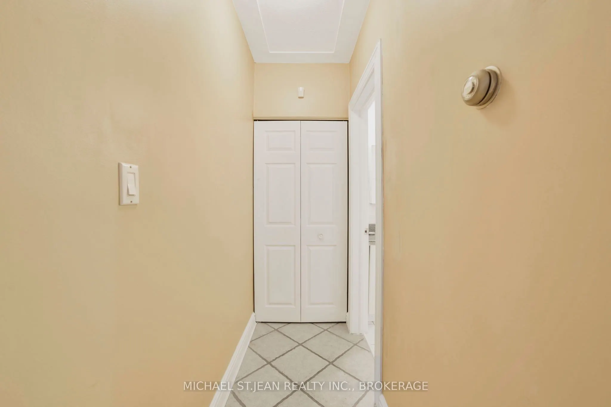 8 Woodman Drive S, #808