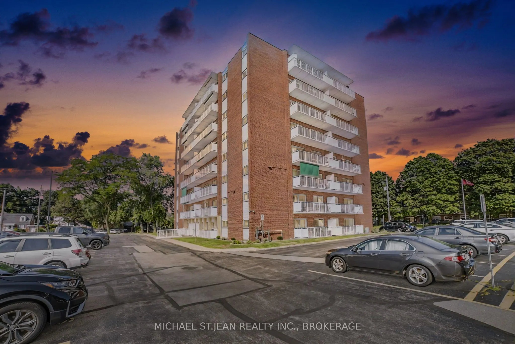 8 Woodman Drive S, #808