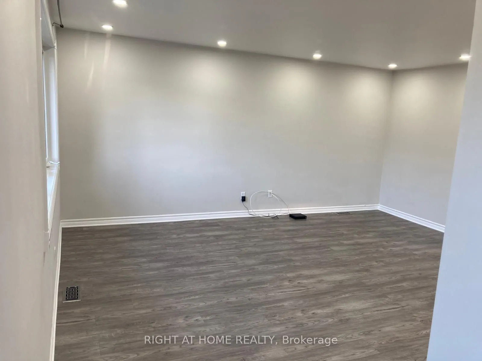 830 Brucedale Avenue E, #Upper