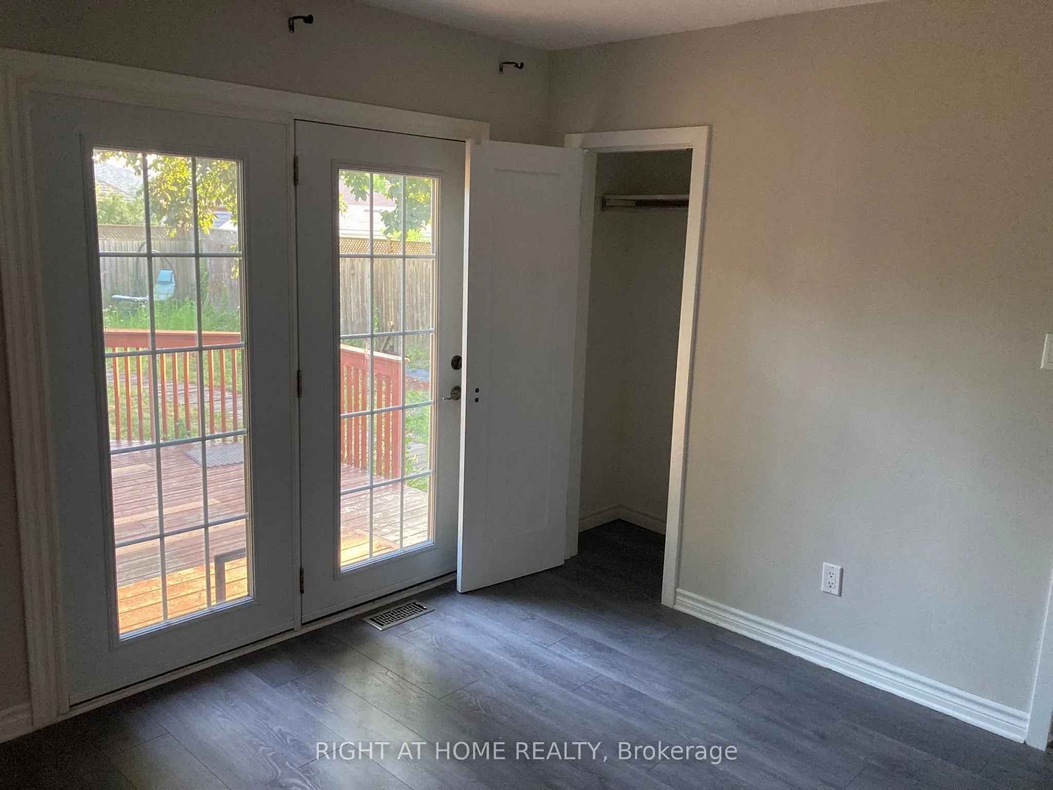 830 Brucedale Avenue E, #Upper