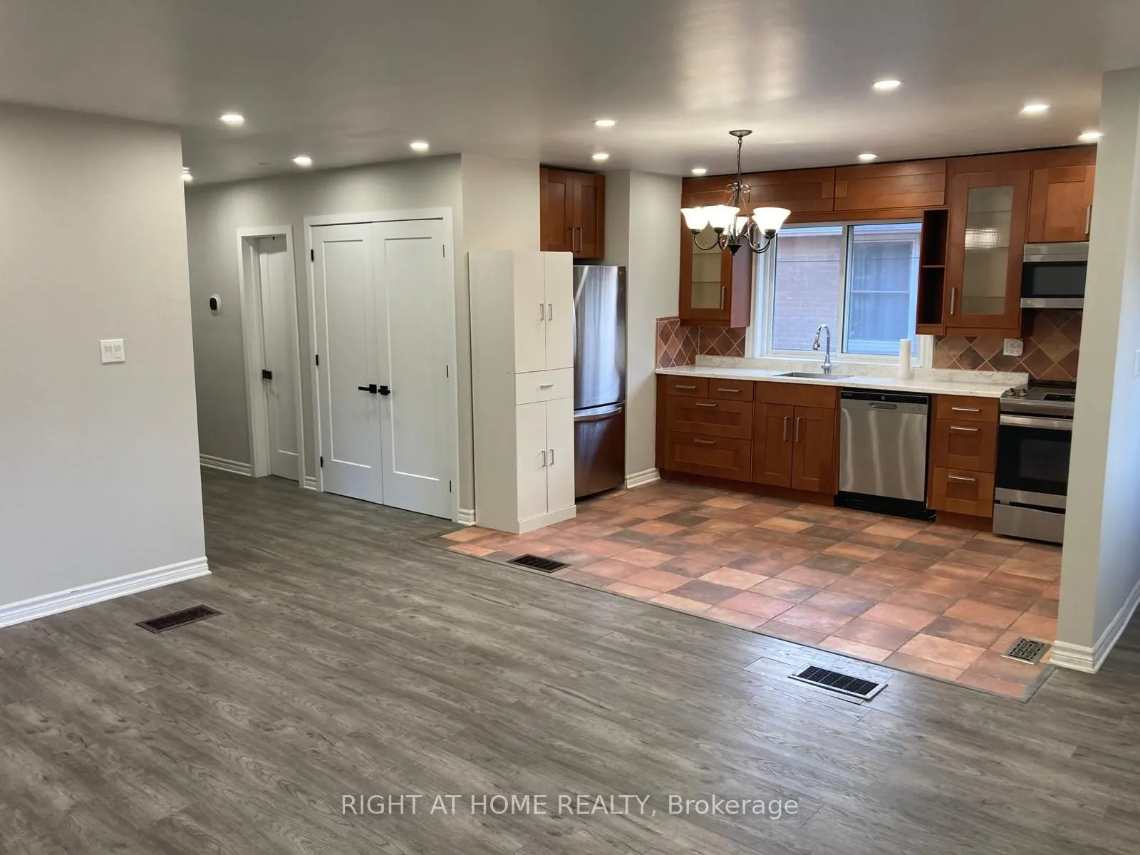 830 Brucedale Avenue E, #Upper