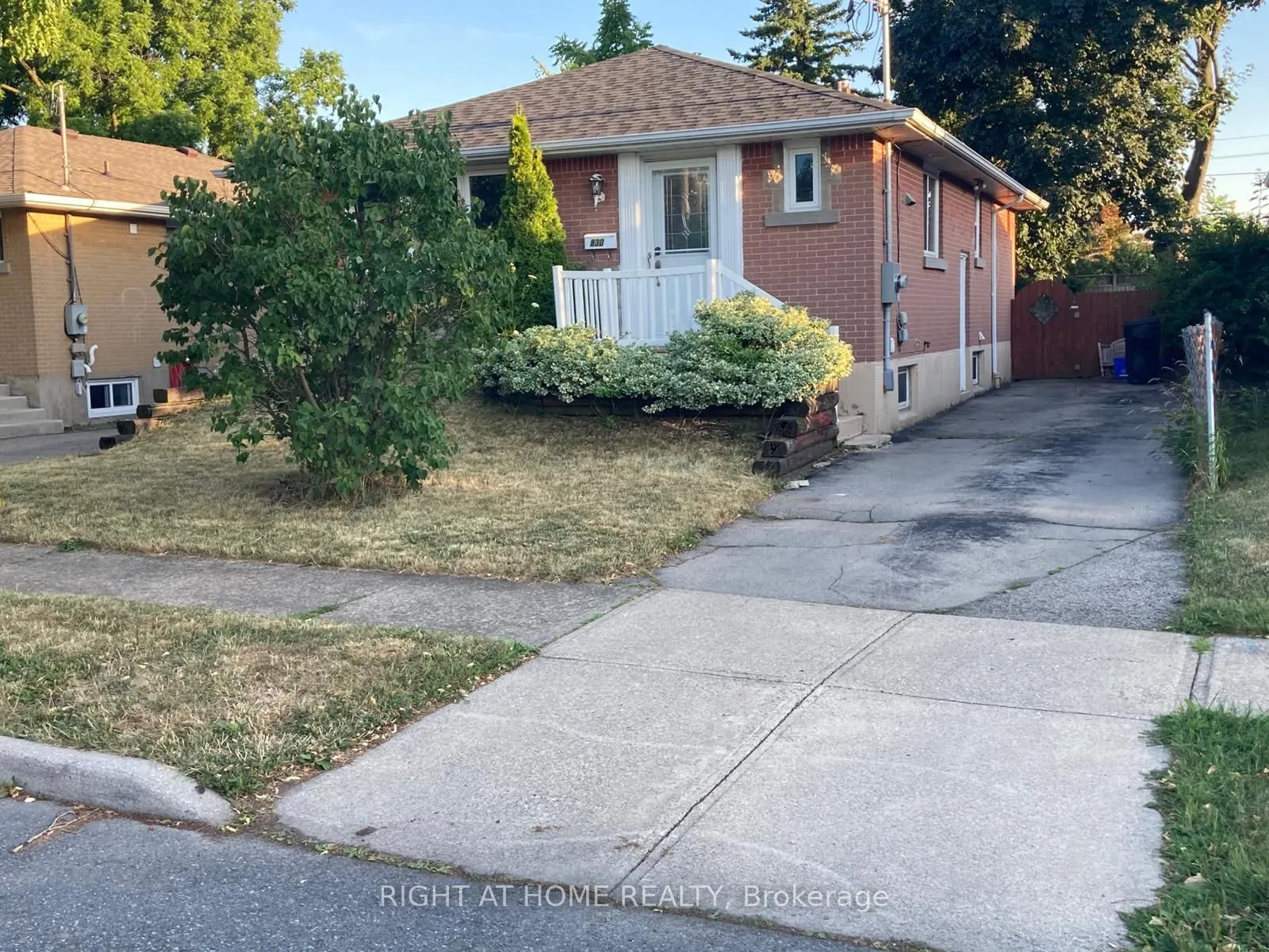830 Brucedale Avenue E, #Upper