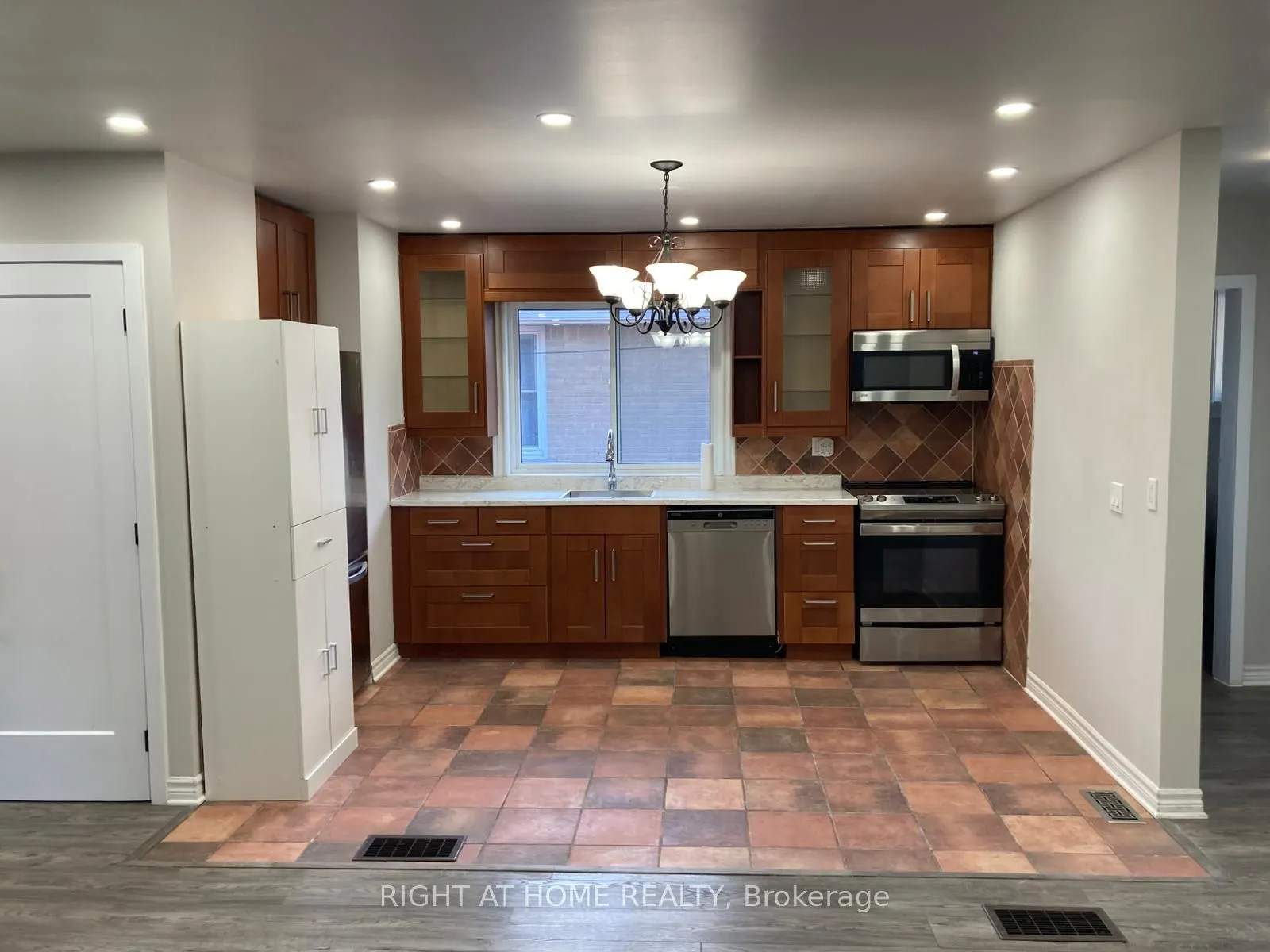 830 Brucedale Avenue E, #Upper