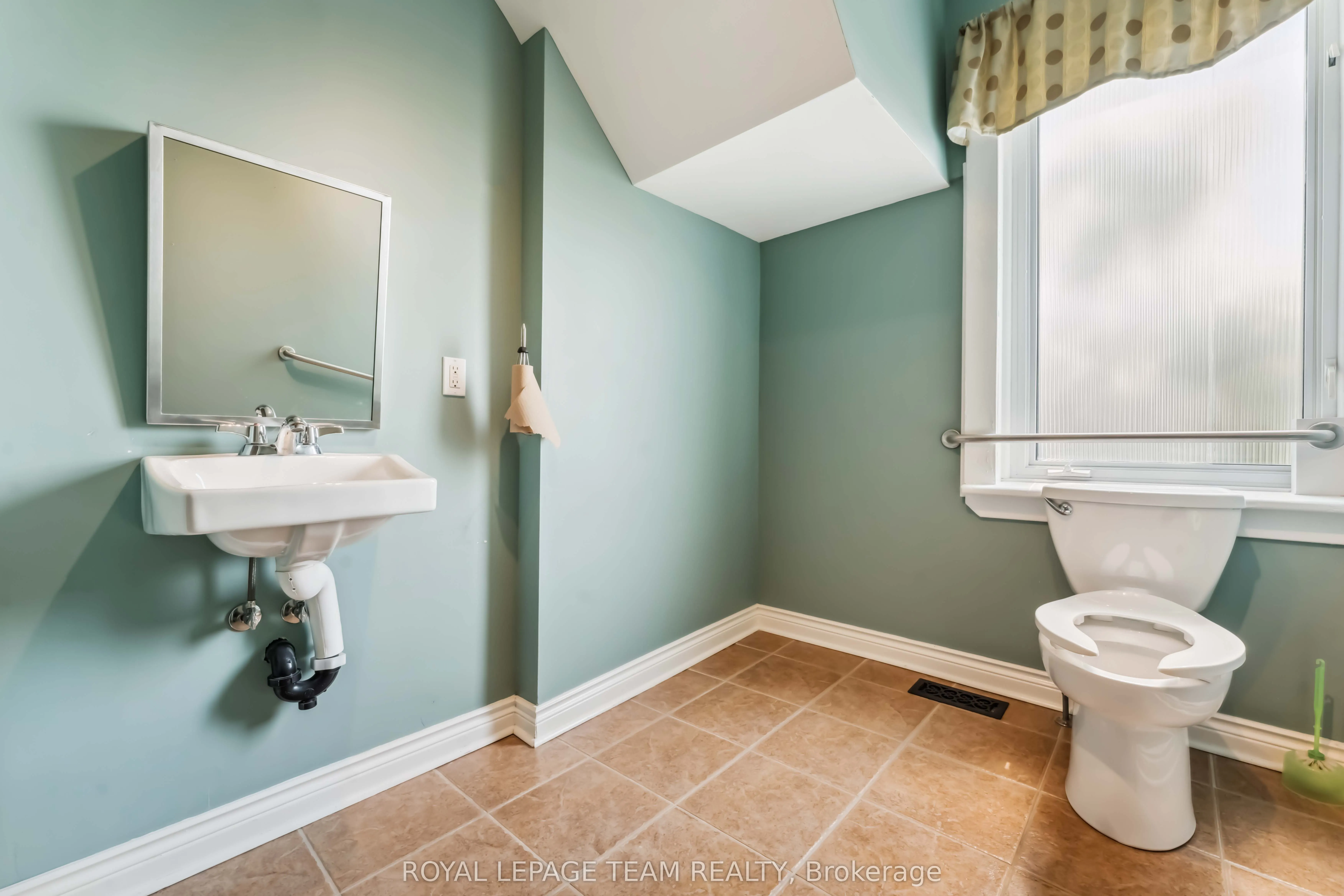1538 Stittsville Main Street