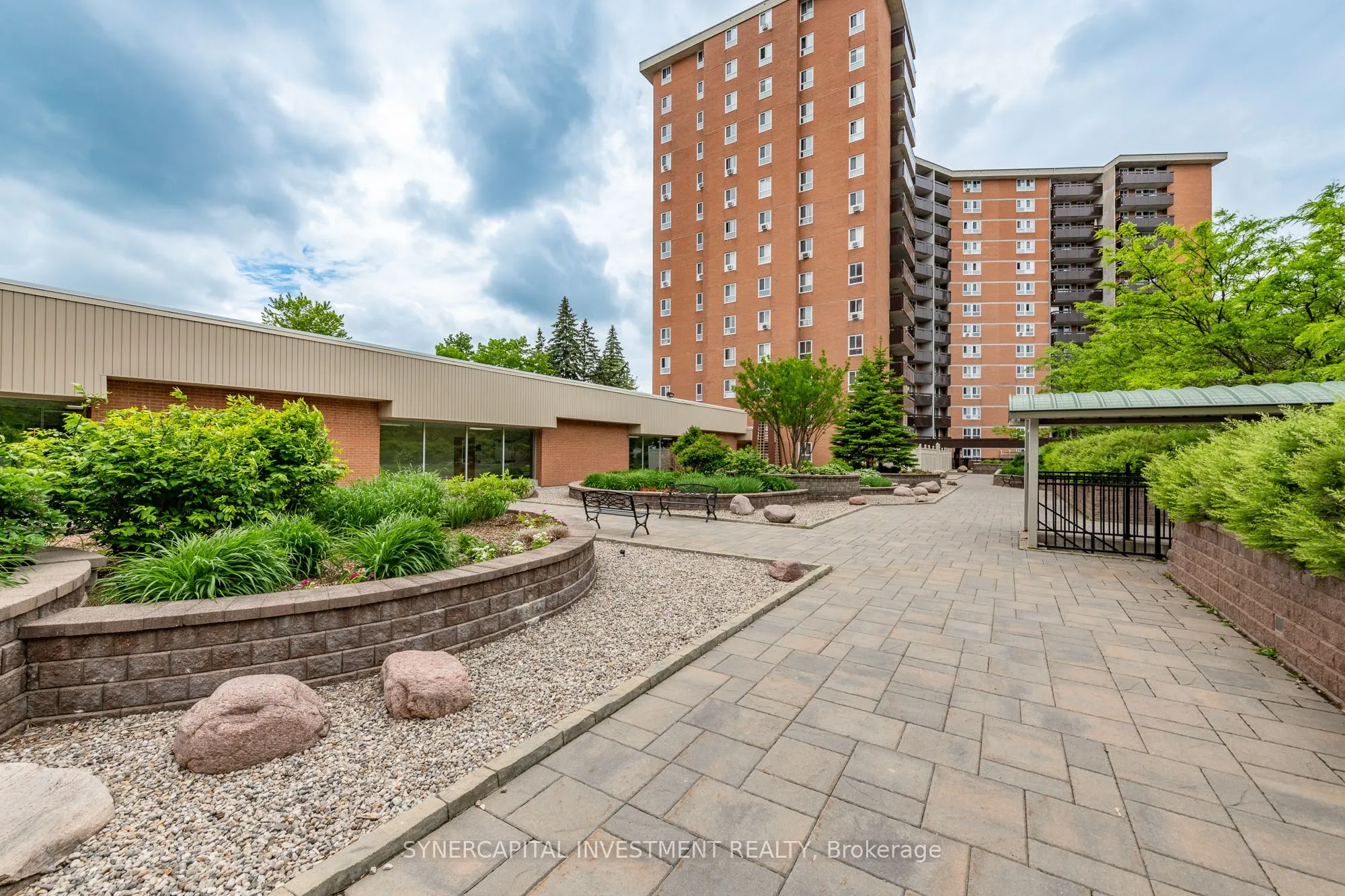 2000 Jasmine Crescent, #1202