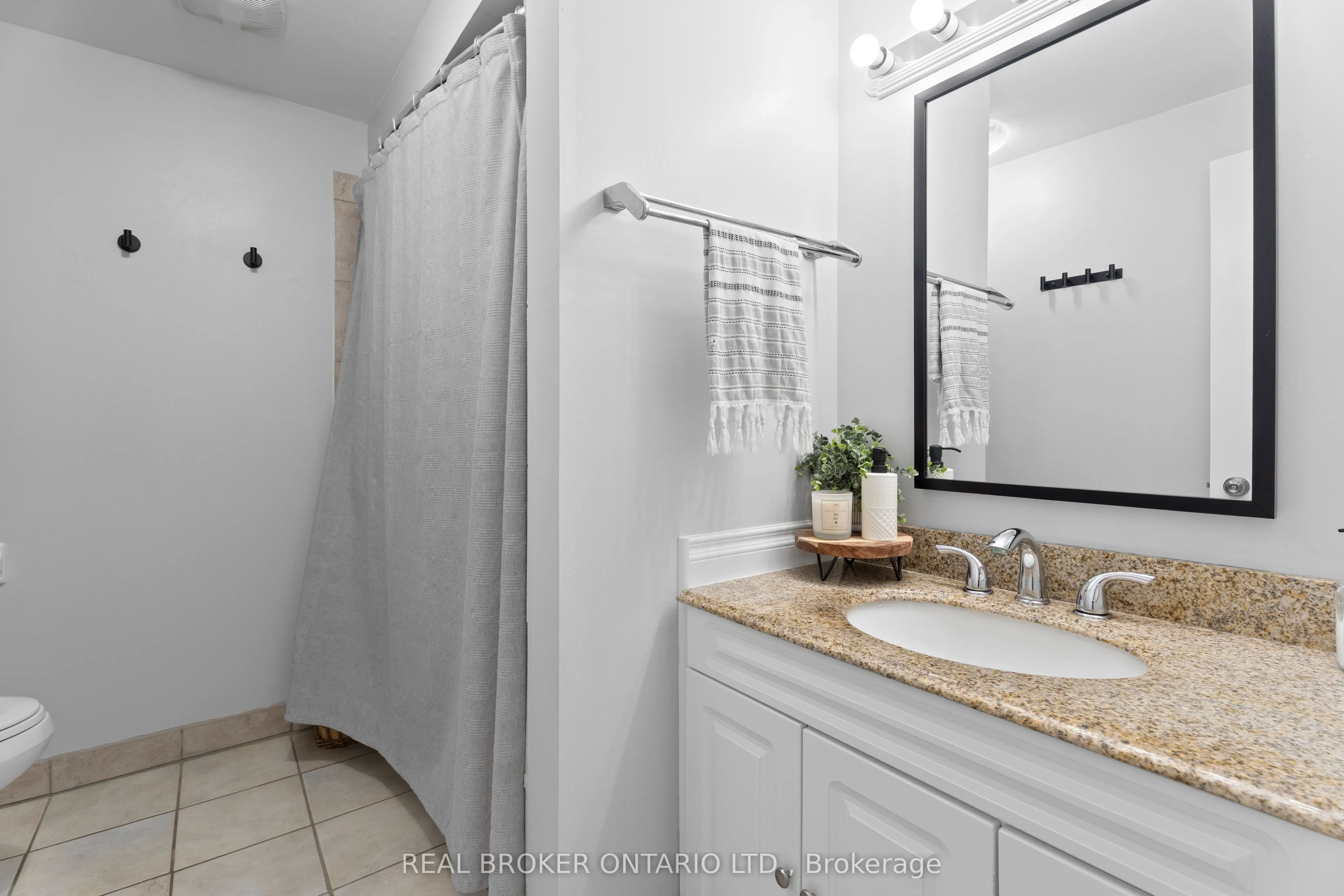 121 Bagot Street, #2