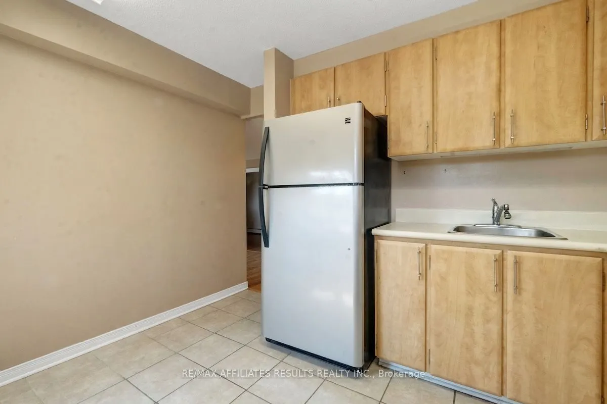 415 Greenview Avenue, #304