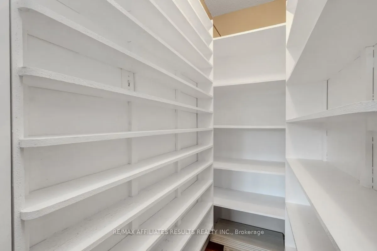 415 Greenview Avenue, #304