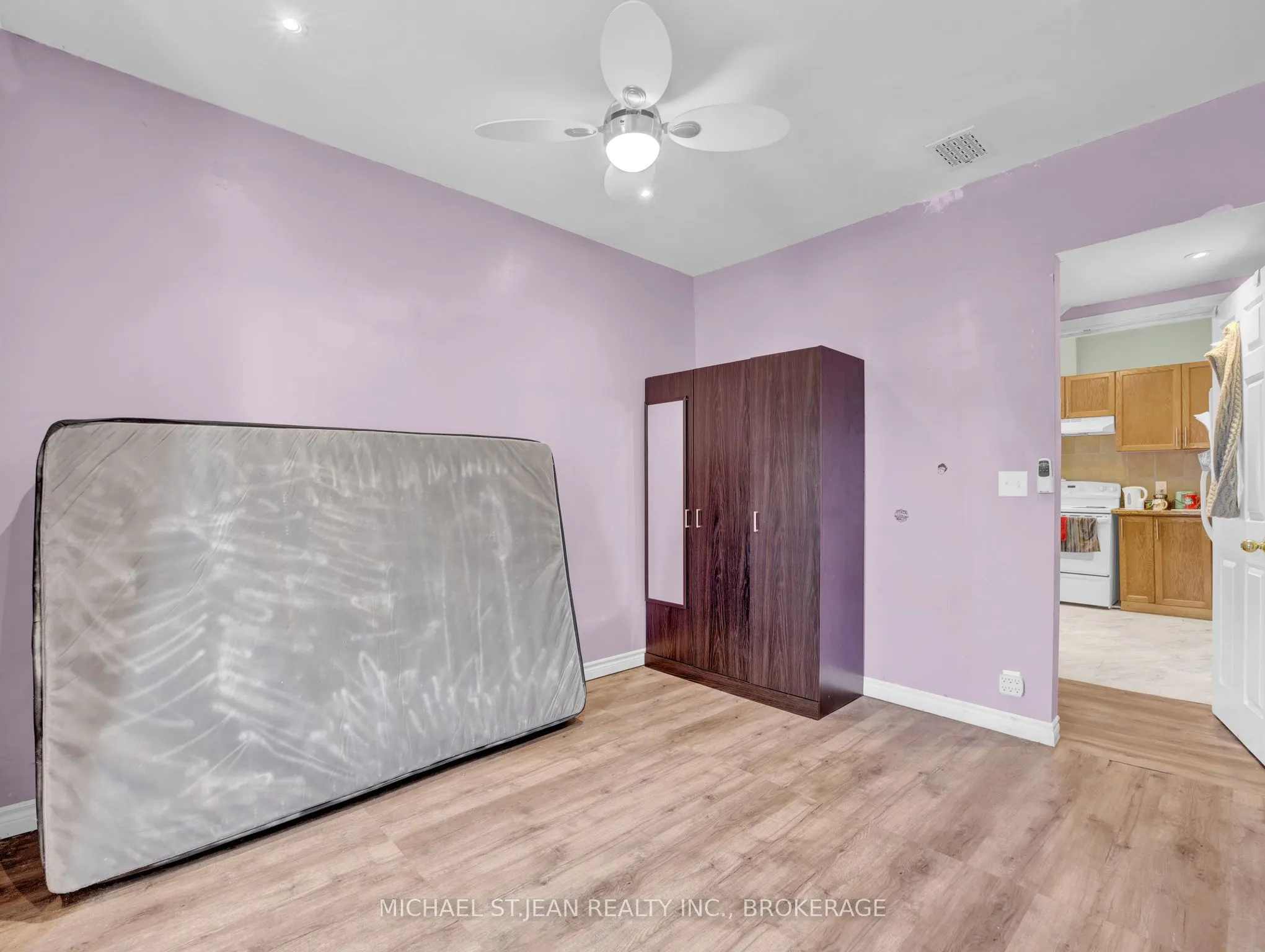 110 Emerald Street N