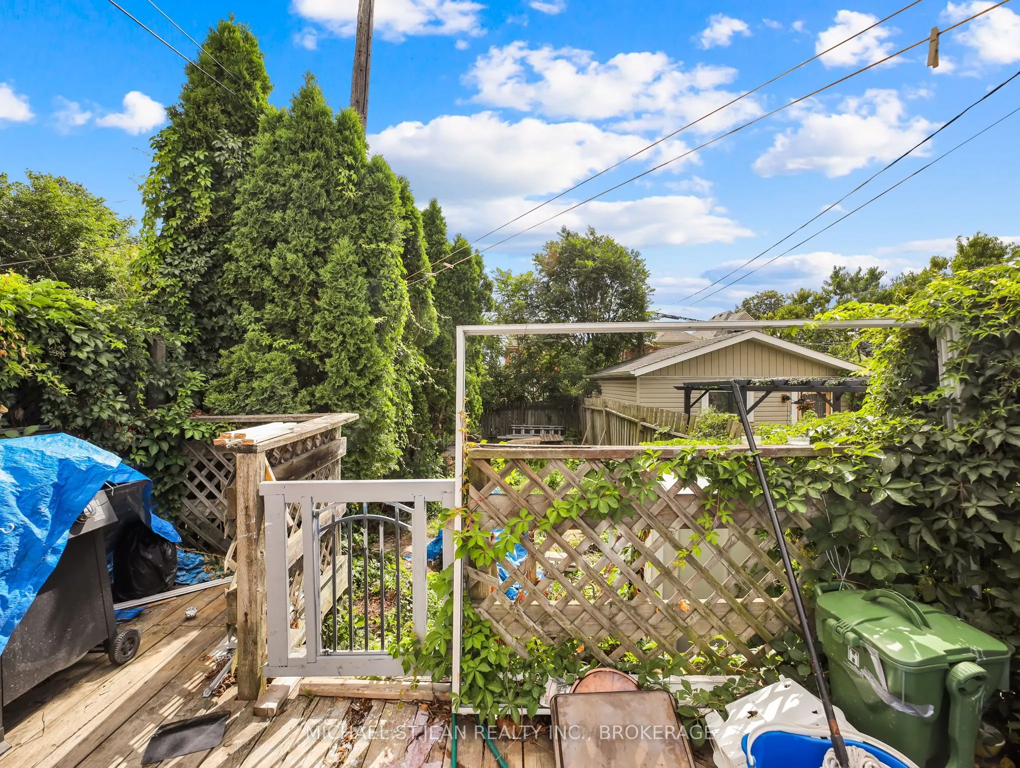 110 Emerald Street N