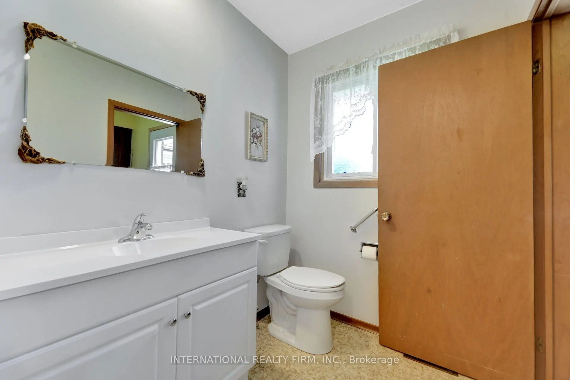 33 Ridgeway Avenue