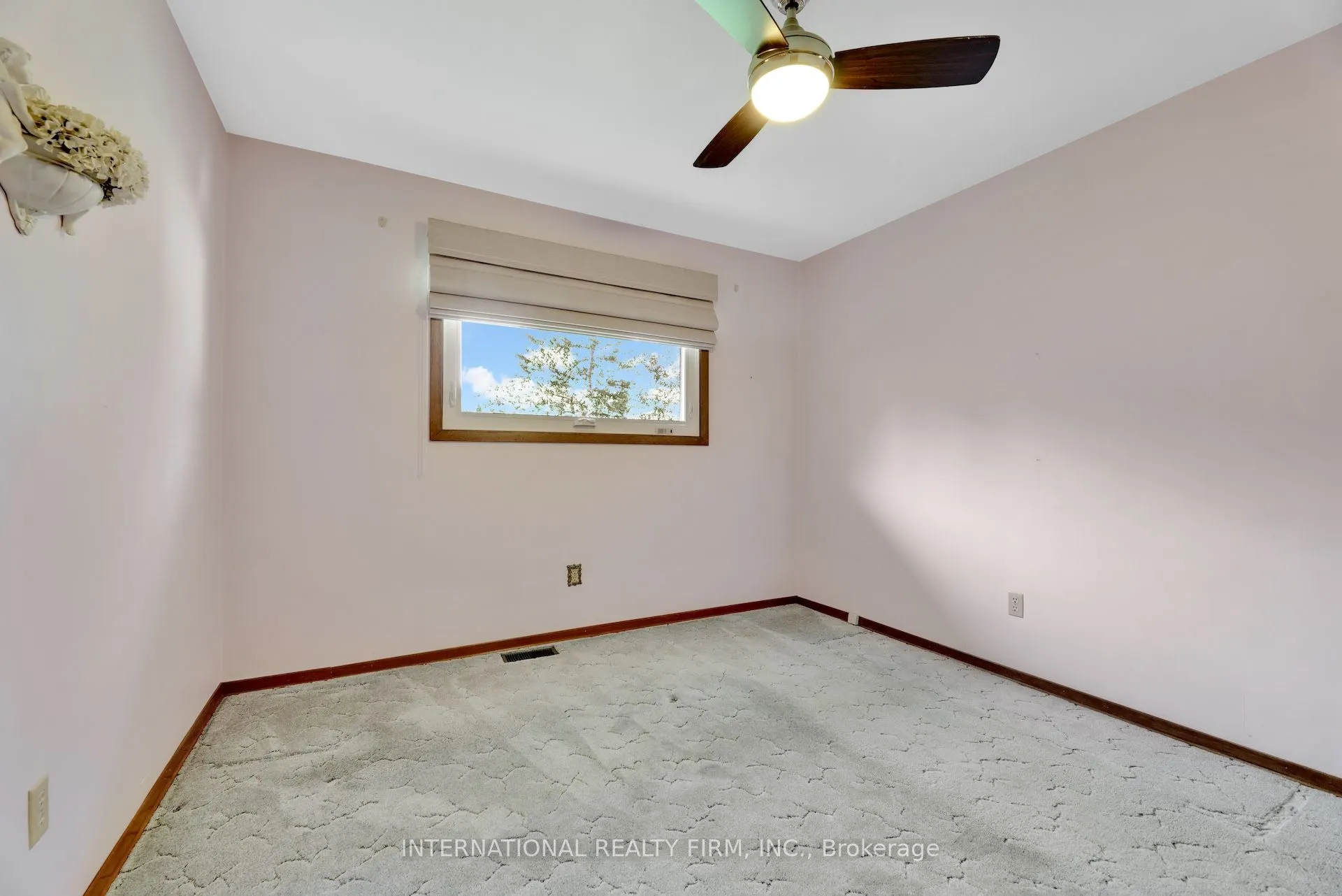 33 Ridgeway Avenue