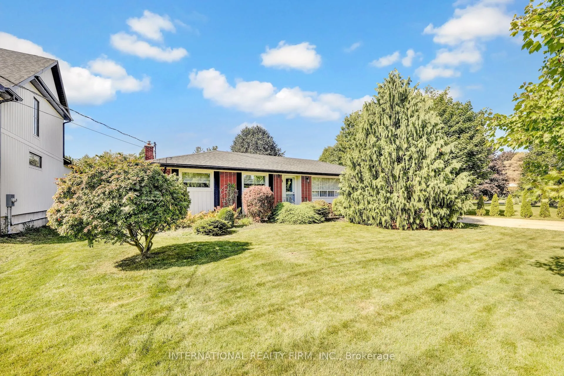 33 Ridgeway Avenue