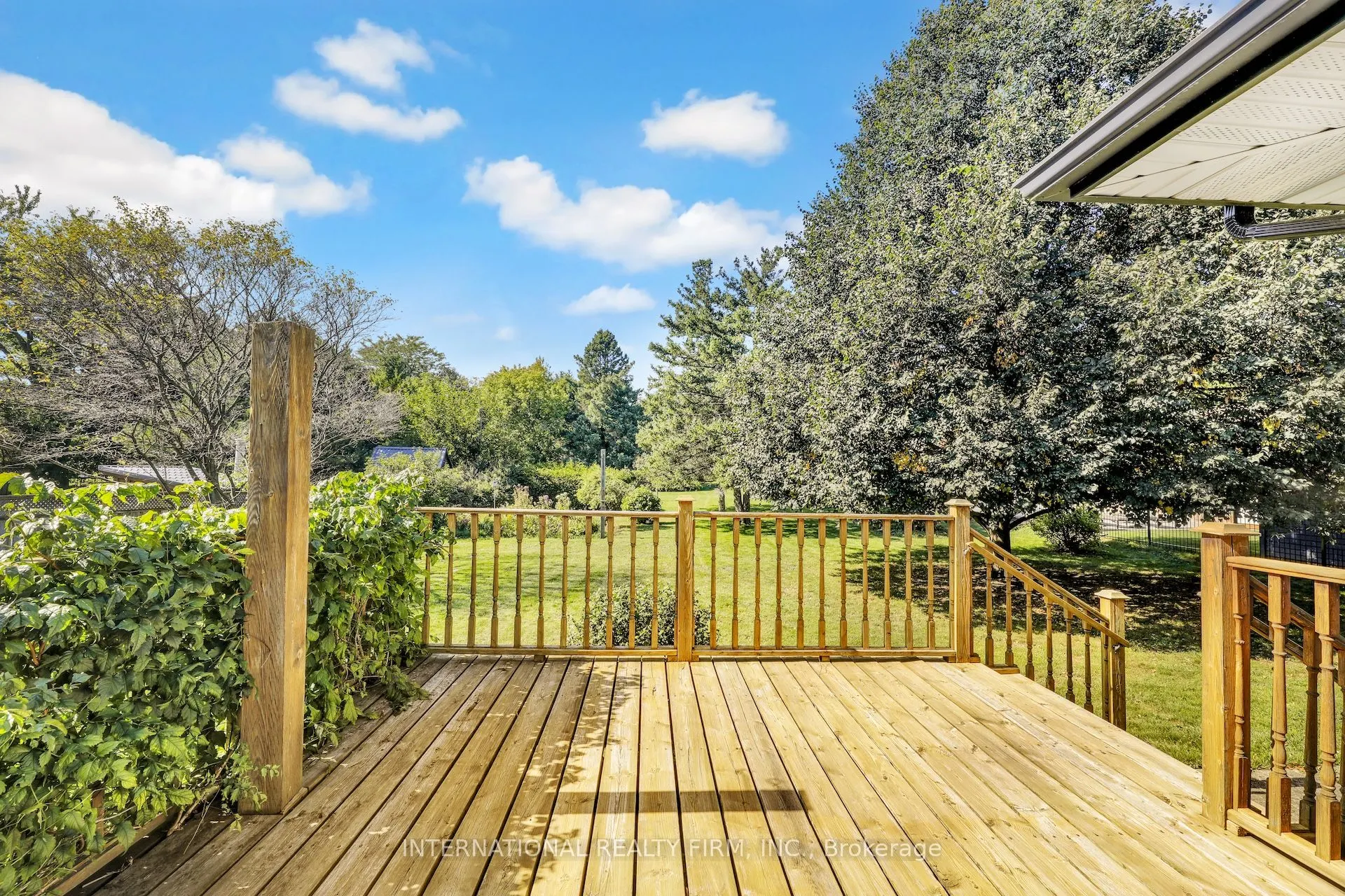 33 Ridgeway Avenue
