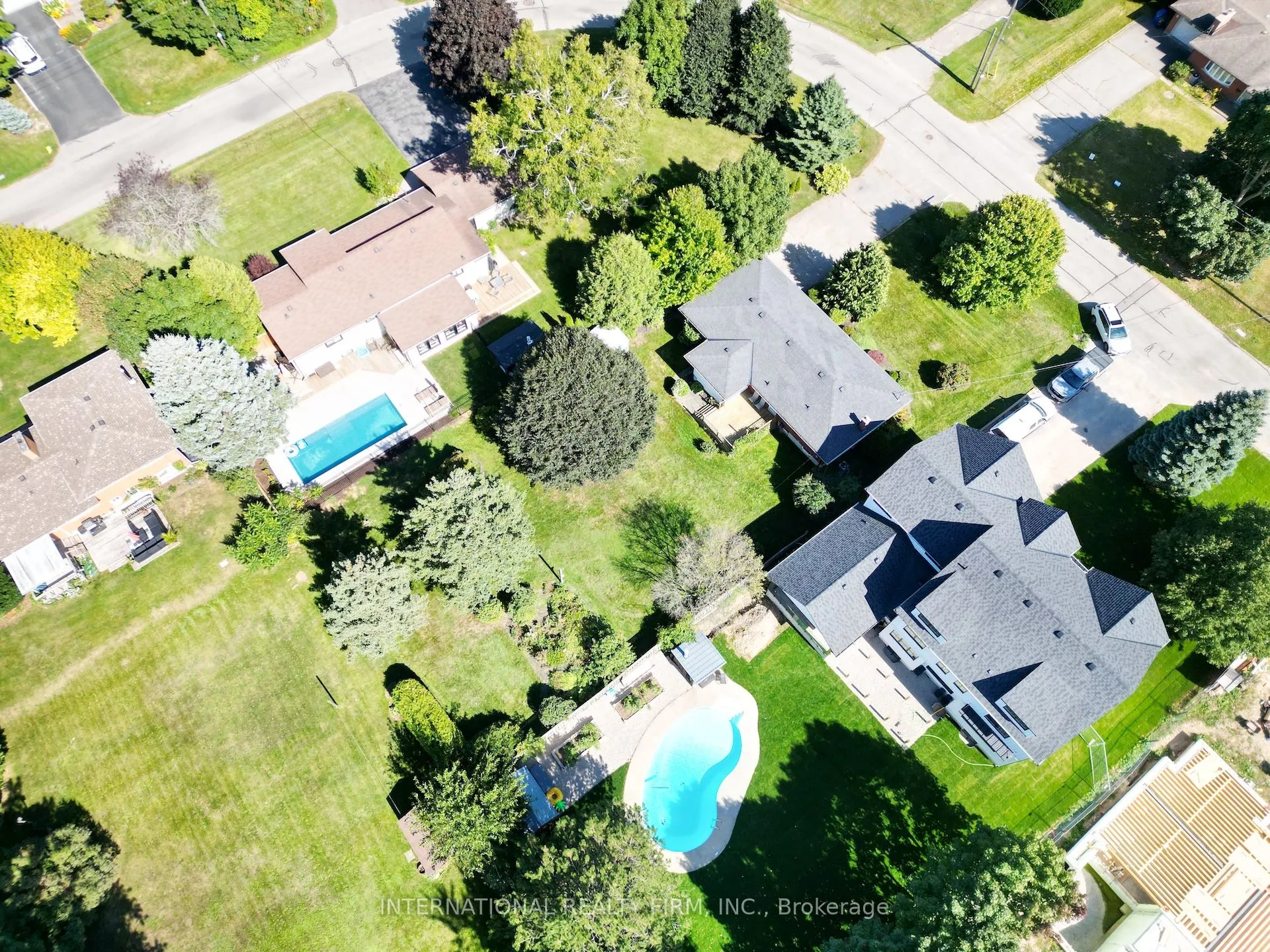 33 Ridgeway Avenue